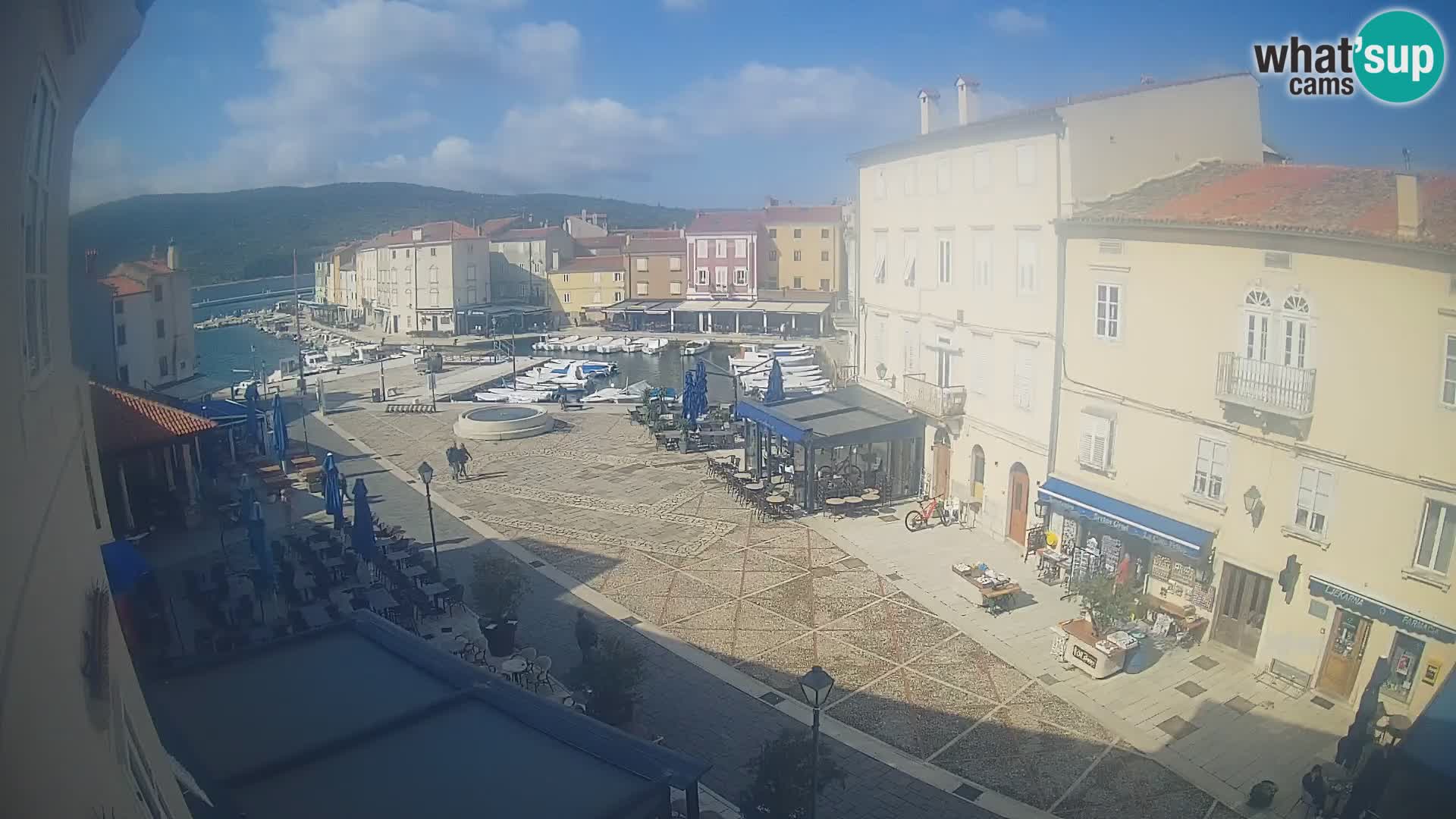 LIVE cam Cres city – place principale et “mandrač” – île de Cres – Croatie