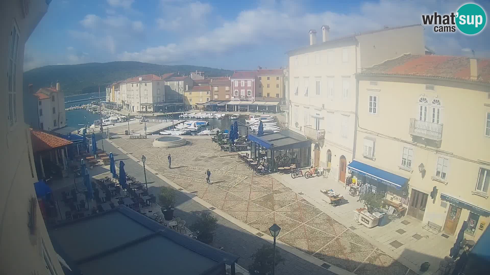 Cámara en vivo ciudad de Cres – plaza principal y “mandrač” – isla de Cres – Croacia