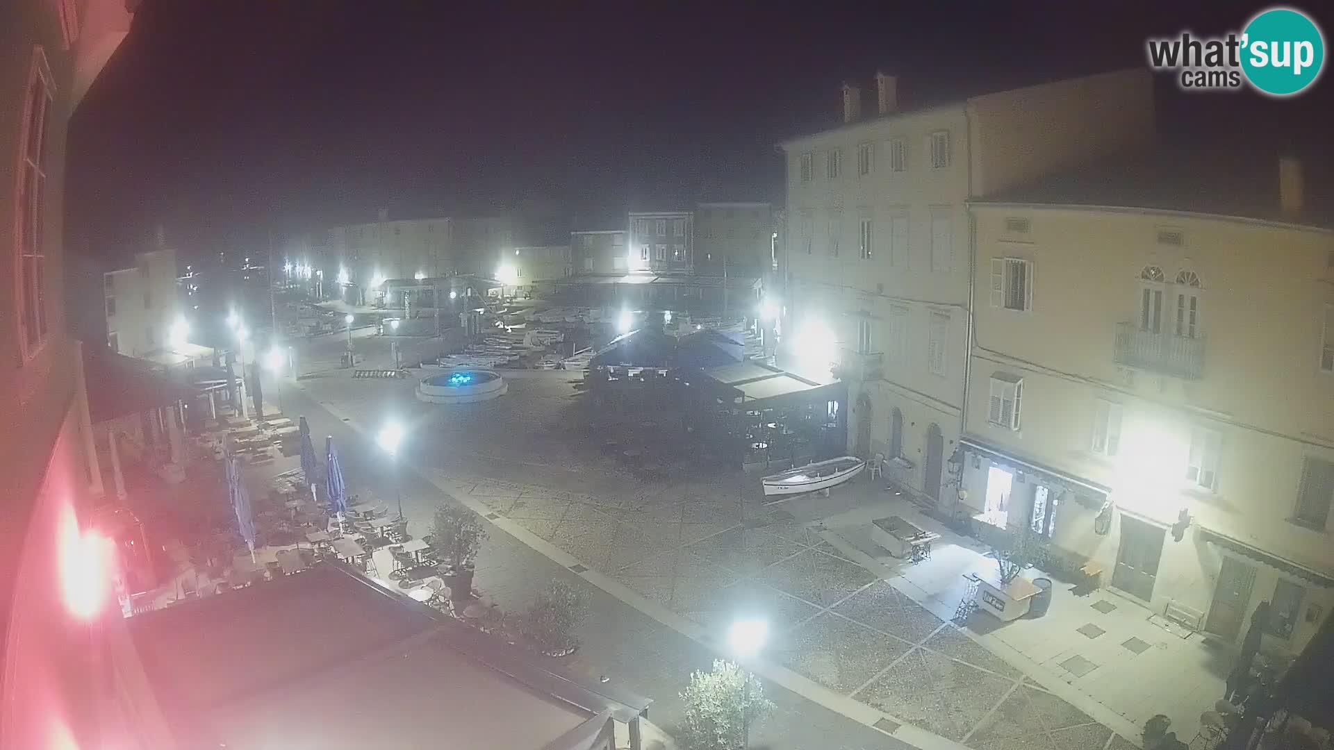 Web kamera Grad Cres – glavni trg i “mandrač” – otok Cres