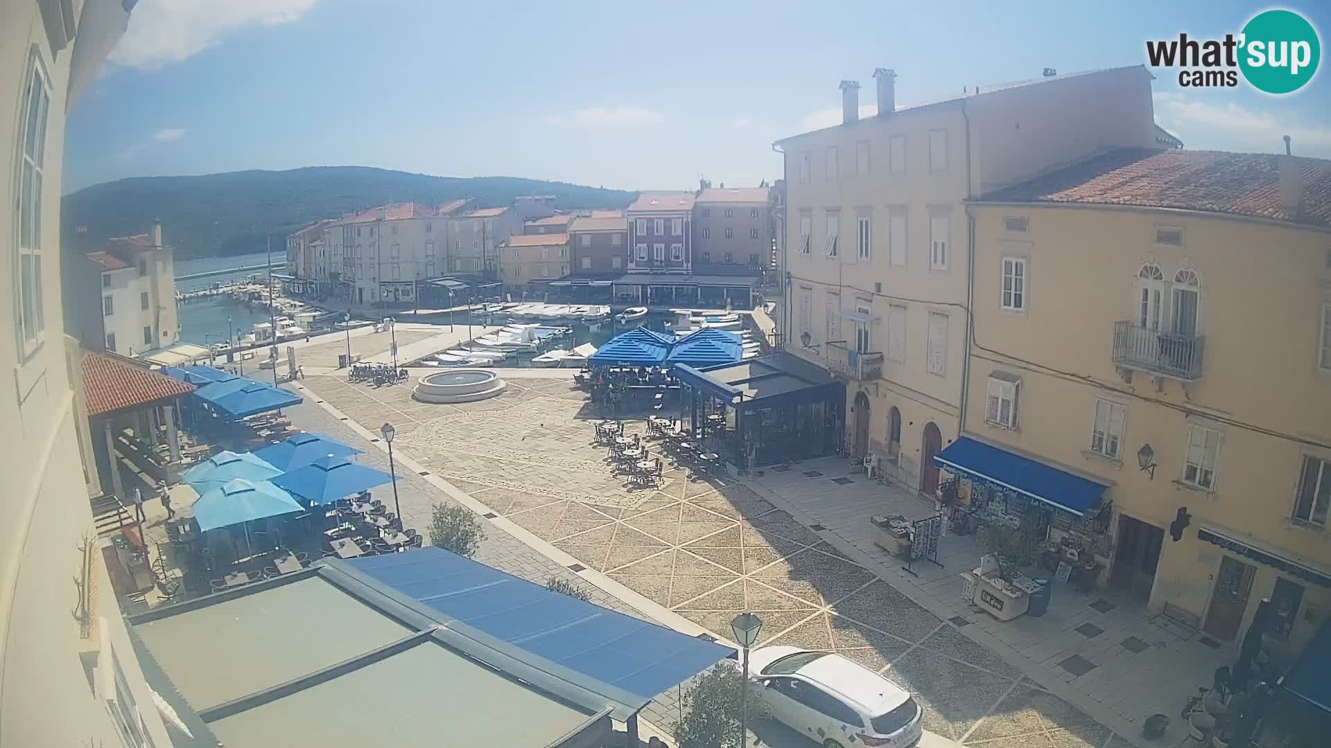 Cámara en vivo ciudad de Cres – plaza principal y “mandrač” – isla de Cres – Croacia