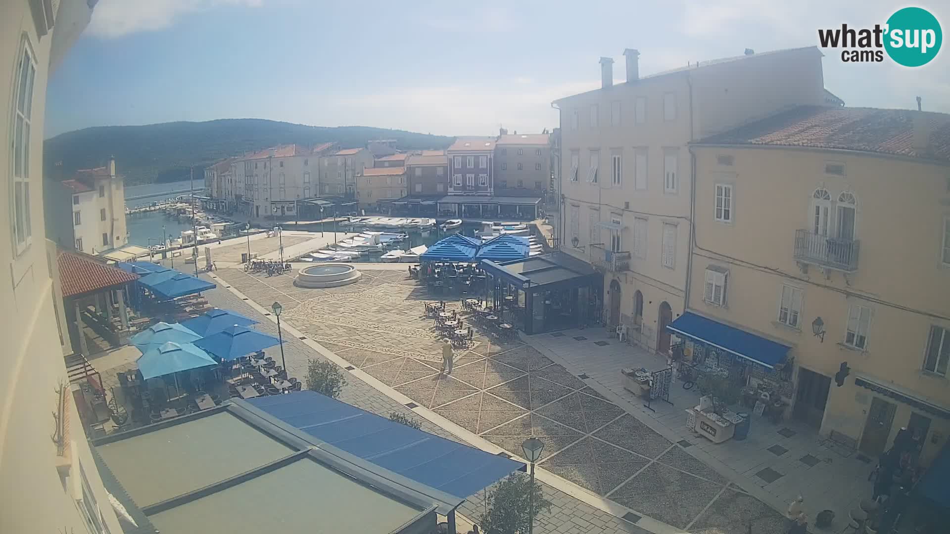 Cámara en vivo ciudad de Cres – plaza principal y “mandrač” – isla de Cres – Croacia