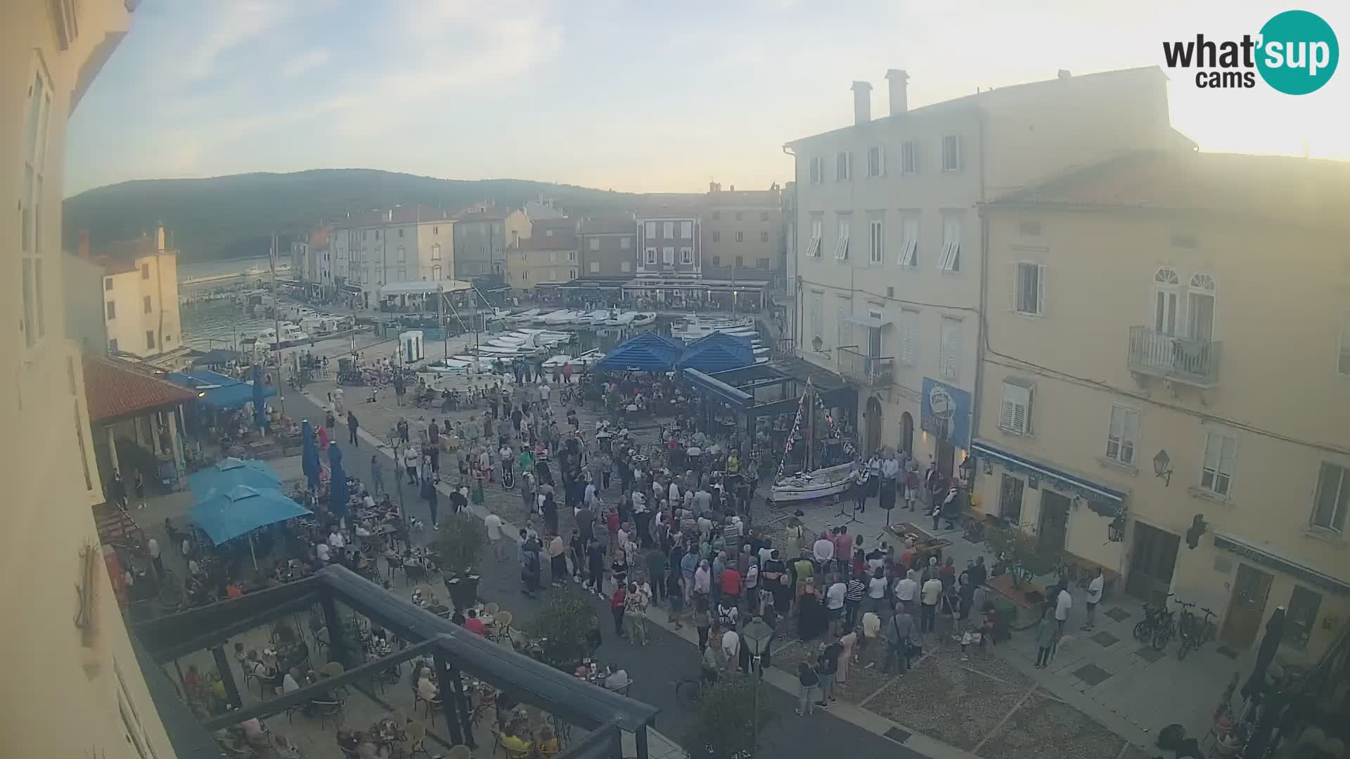 LIVE cam Cres city – main square and “mandrač” – Cres island – Croatia