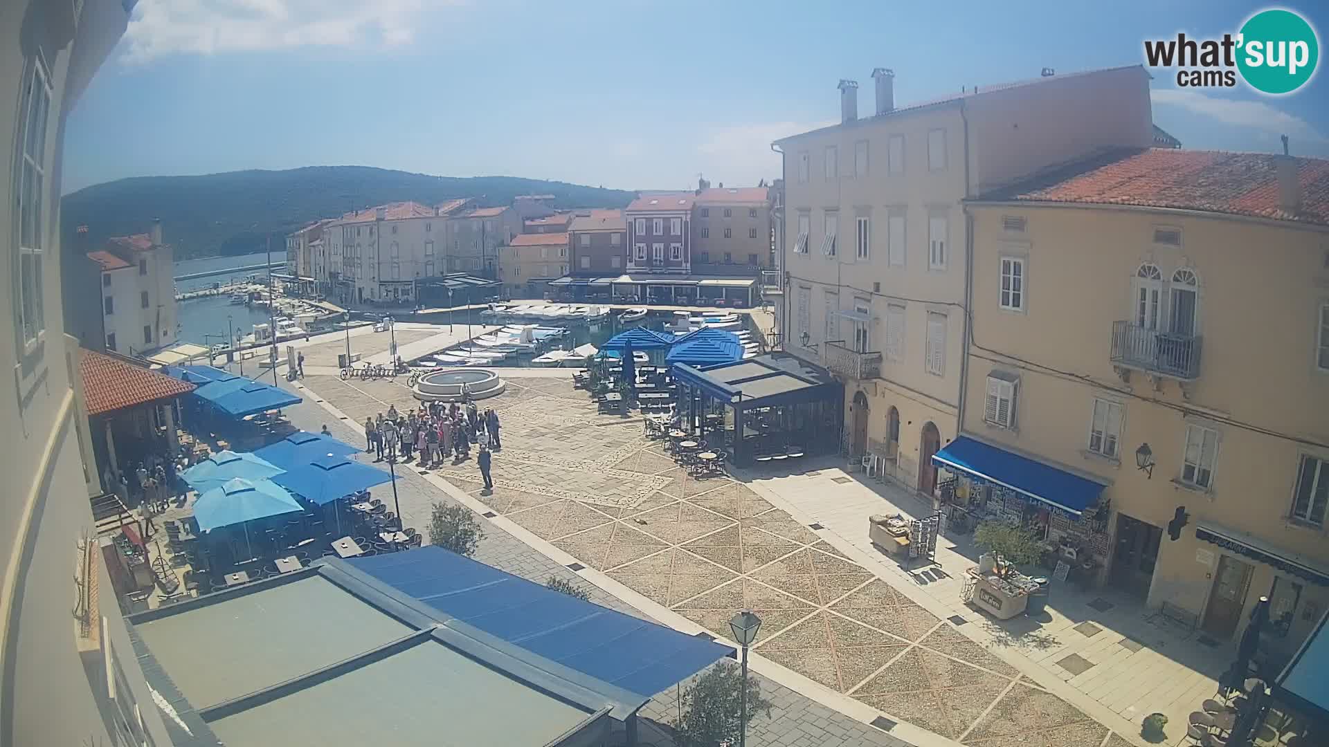 Kamera v ŽIVO Cres mesto – glavni trg in “mandrač” – otok Cres – Hrvaška