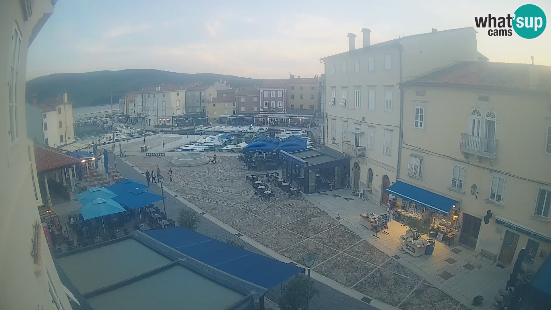 Cámara en vivo ciudad de Cres – plaza principal y “mandrač” – isla de Cres – Croacia