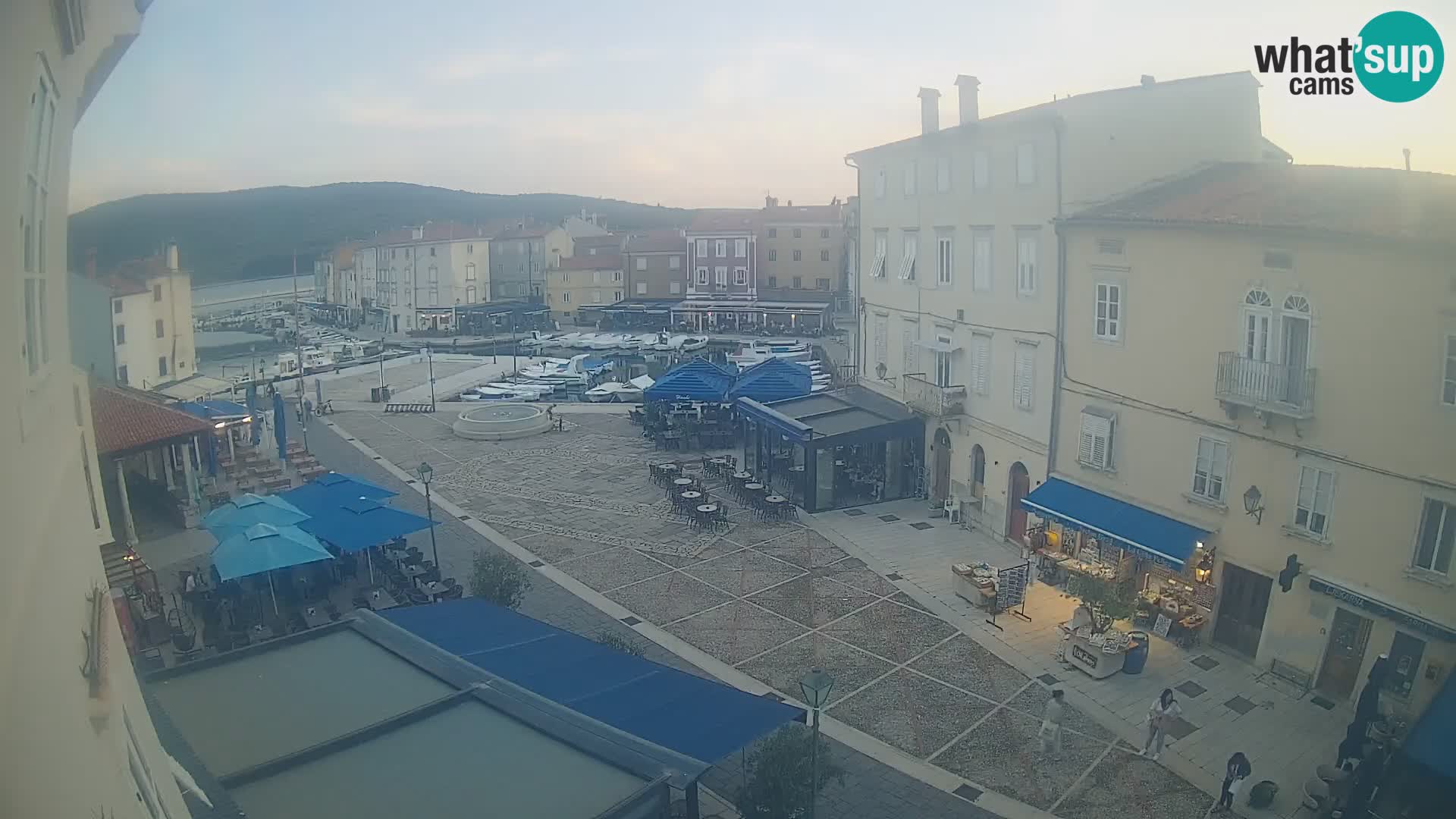 LIVE cam Cres città – piazza principale e “mandrač” – isola di Cherso – Croazia