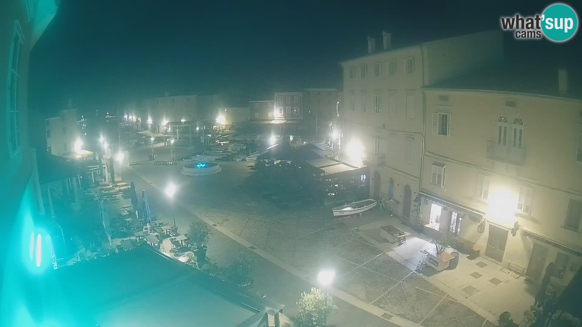 Kamera v ŽIVO Cres mesto – glavni trg in “mandrač” – otok Cres – Hrvaška