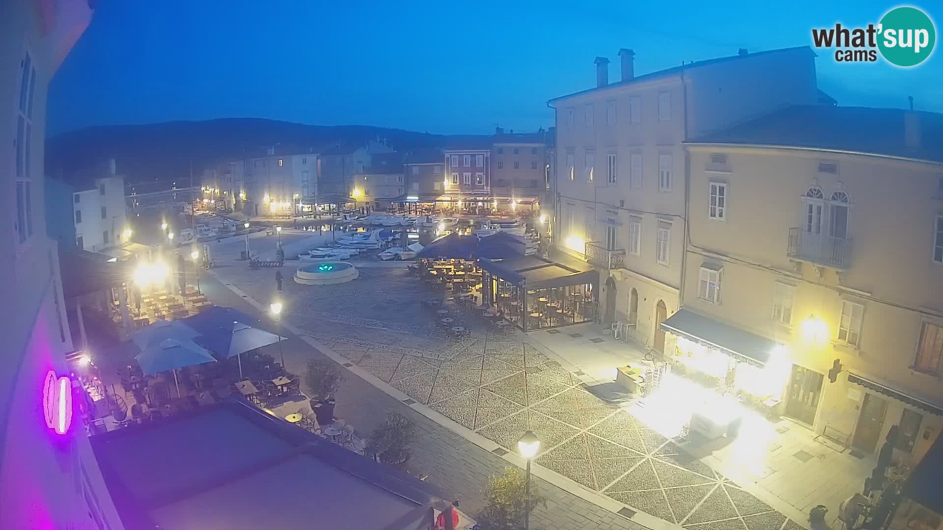 LIVE cam Cres Stadt – Hauptplatz und “mandrač” – Cres Insel – Kroatien