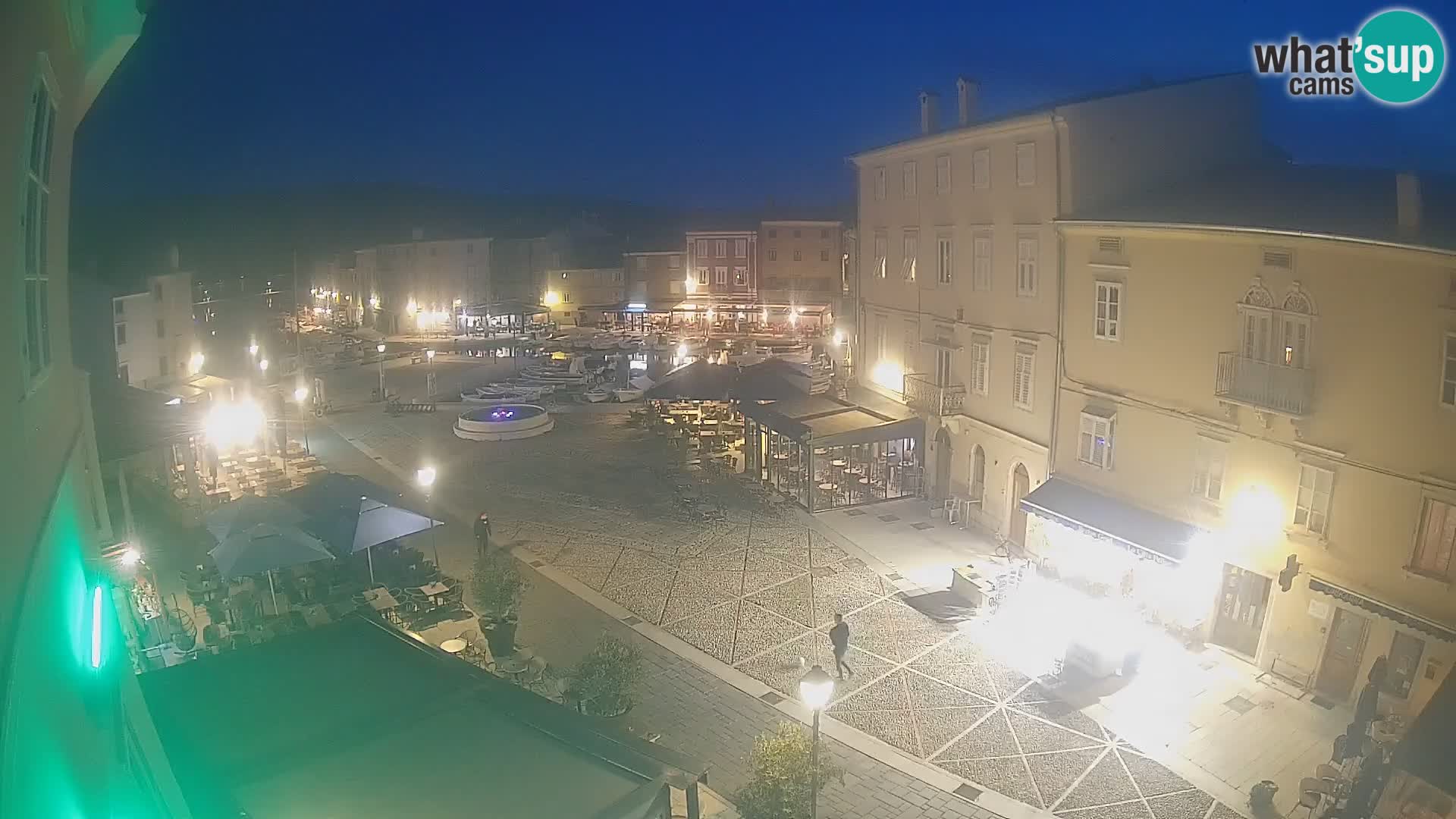 Cámara en vivo ciudad de Cres – plaza principal y “mandrač” – isla de Cres – Croacia