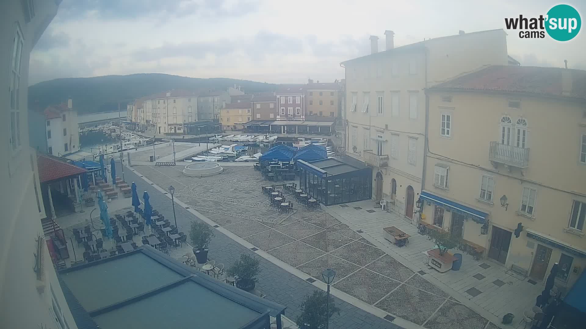 LIVE cam Cres Stadt – Hauptplatz und “mandrač” – Cres Insel – Kroatien
