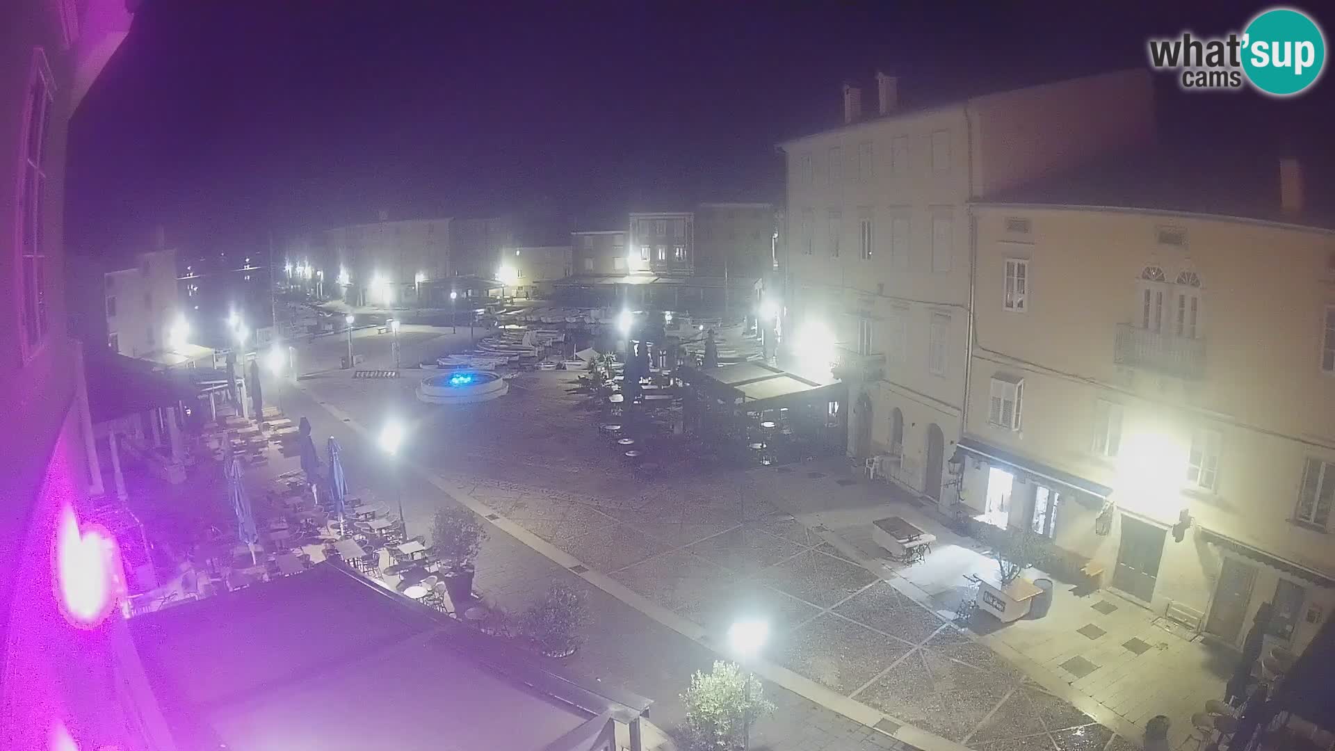 Kamera v ŽIVO Cres mesto – glavni trg in “mandrač” – otok Cres – Hrvaška