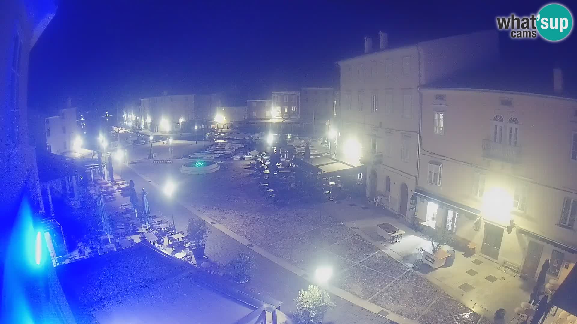 Web kamera Grad Cres – glavni trg i “mandrač” – otok Cres