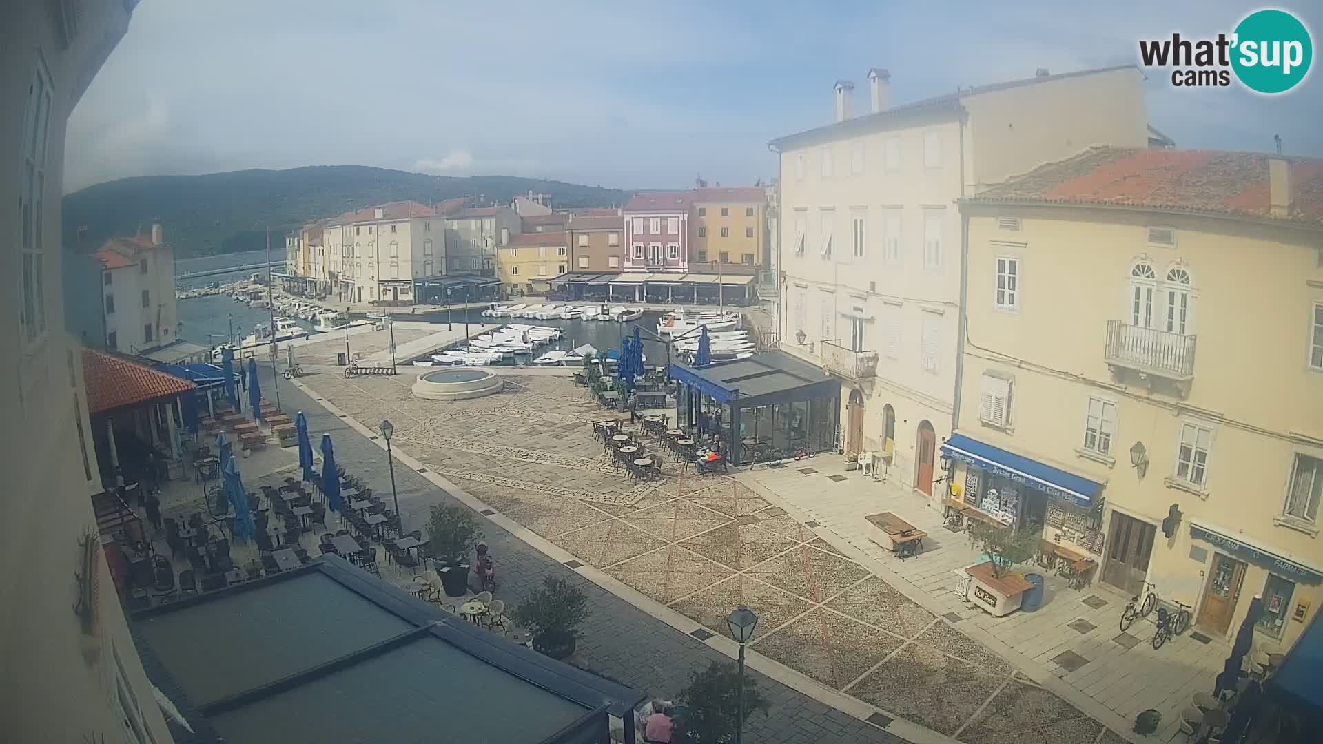 Cámara en vivo ciudad de Cres – plaza principal y “mandrač” – isla de Cres – Croacia