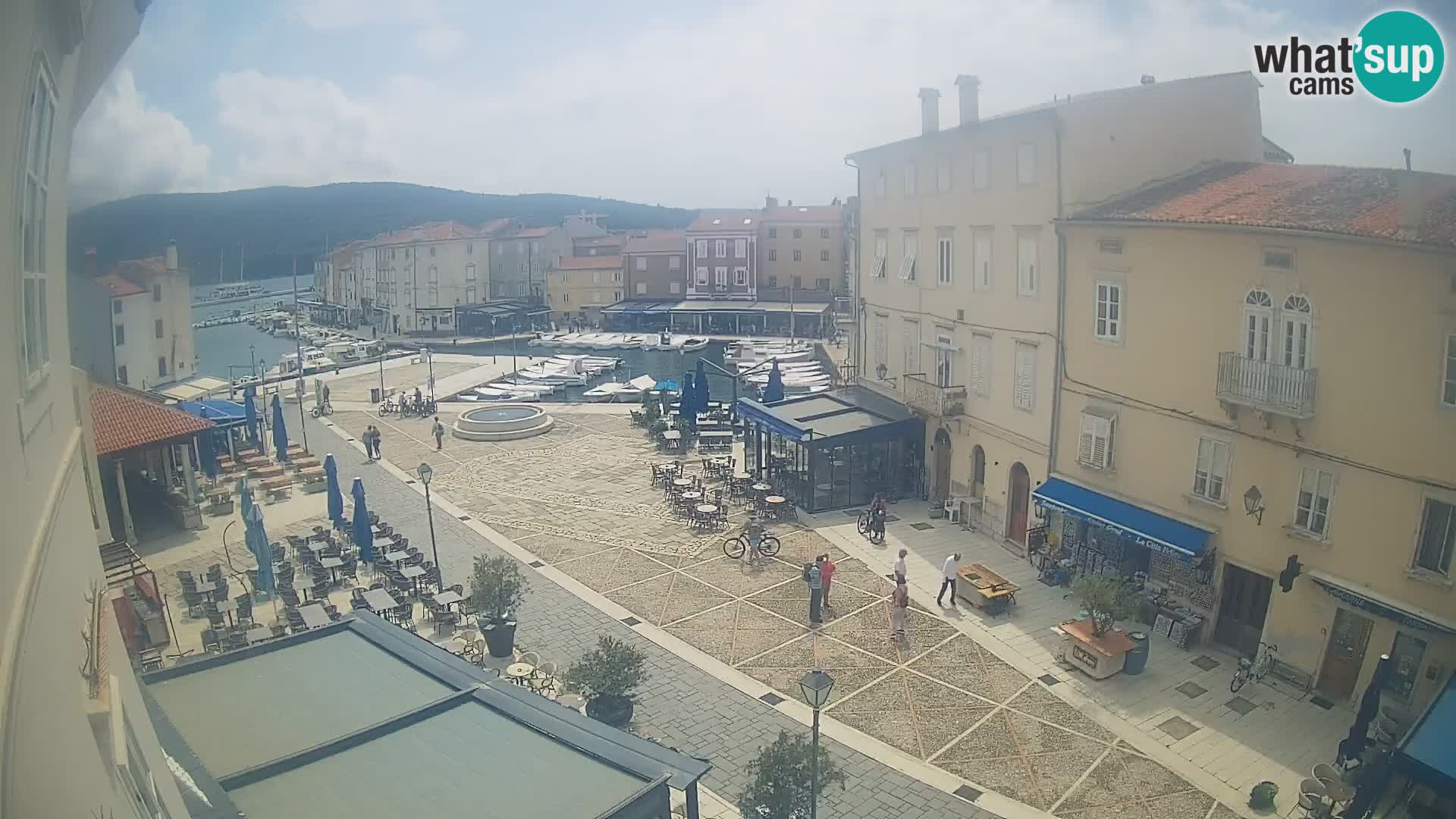 LIVE cam Cres Stadt – Hauptplatz und “mandrač” – Cres Insel – Kroatien