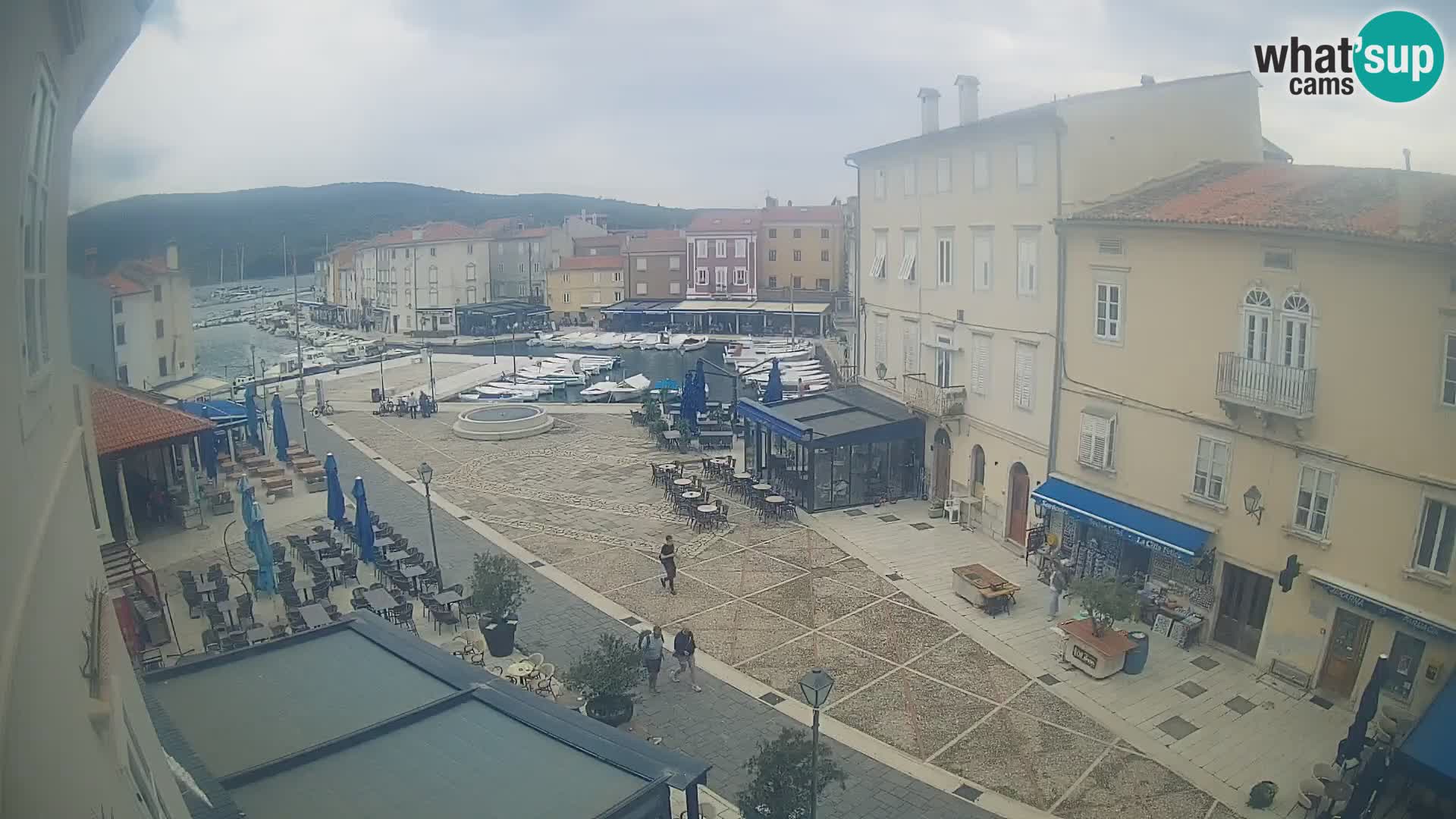 Cámara en vivo ciudad de Cres – plaza principal y “mandrač” – isla de Cres – Croacia