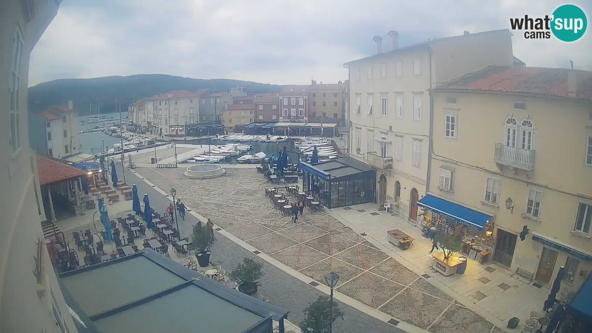LIVE cam Cres città – piazza principale e “mandrač” – isola di Cherso – Croazia