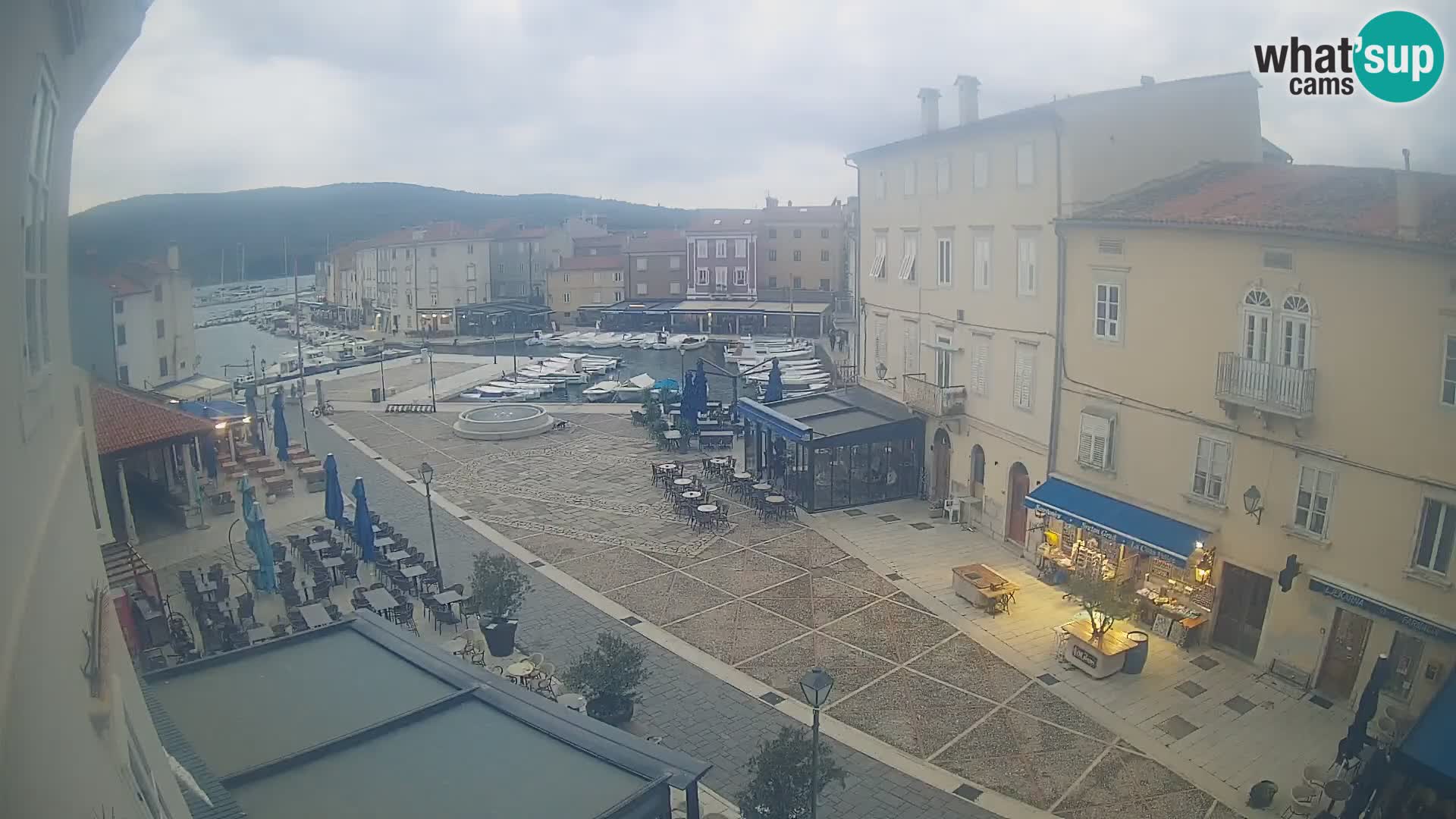 LIVE cam Cres città – piazza principale e “mandrač” – isola di Cherso – Croazia