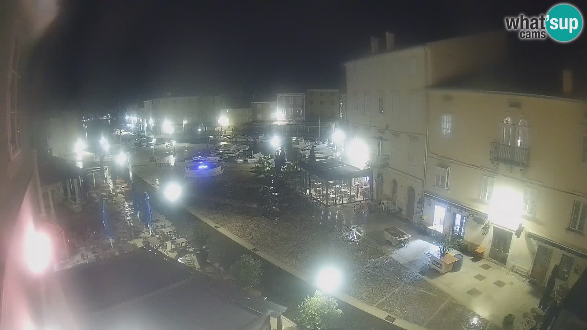 Kamera v ŽIVO Cres mesto – glavni trg in “mandrač” – otok Cres – Hrvaška