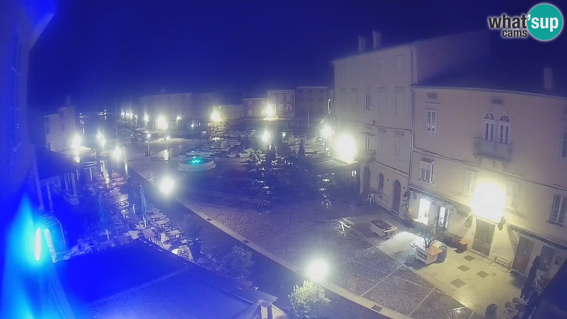 Kamera v ŽIVO Cres mesto – glavni trg in “mandrač” – otok Cres – Hrvaška