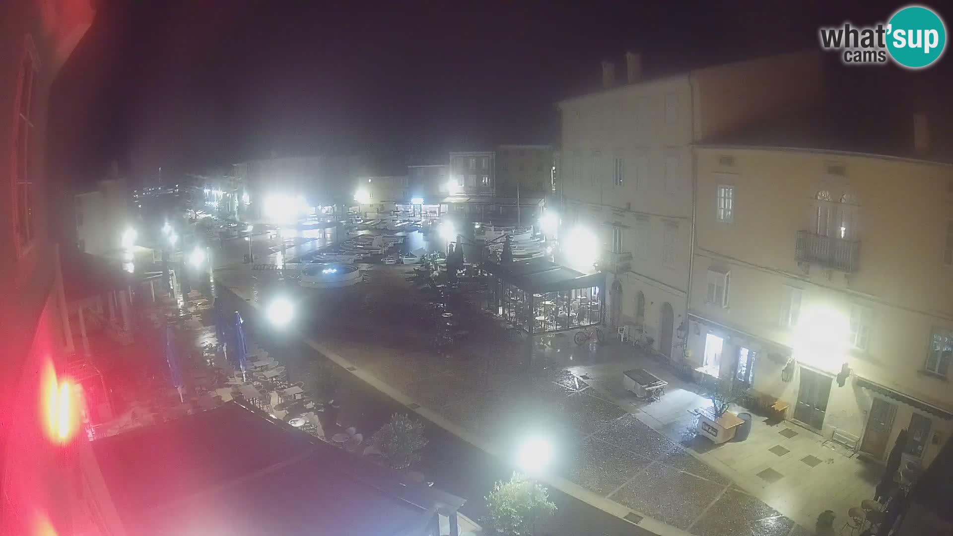Web kamera Grad Cres – glavni trg i “mandrač” – otok Cres