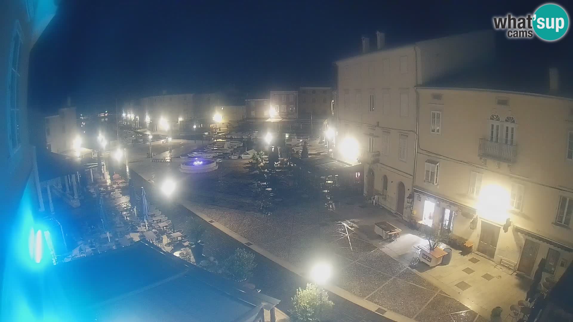 Web kamera Grad Cres – glavni trg i “mandrač” – otok Cres