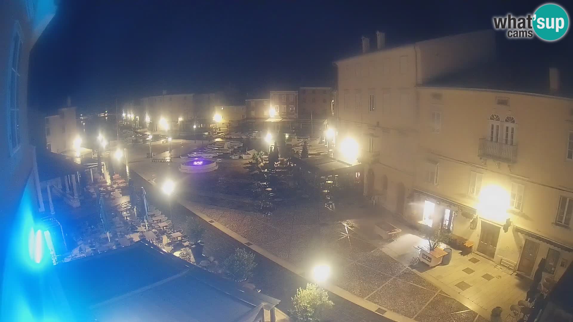 Web kamera Grad Cres – glavni trg i “mandrač” – otok Cres