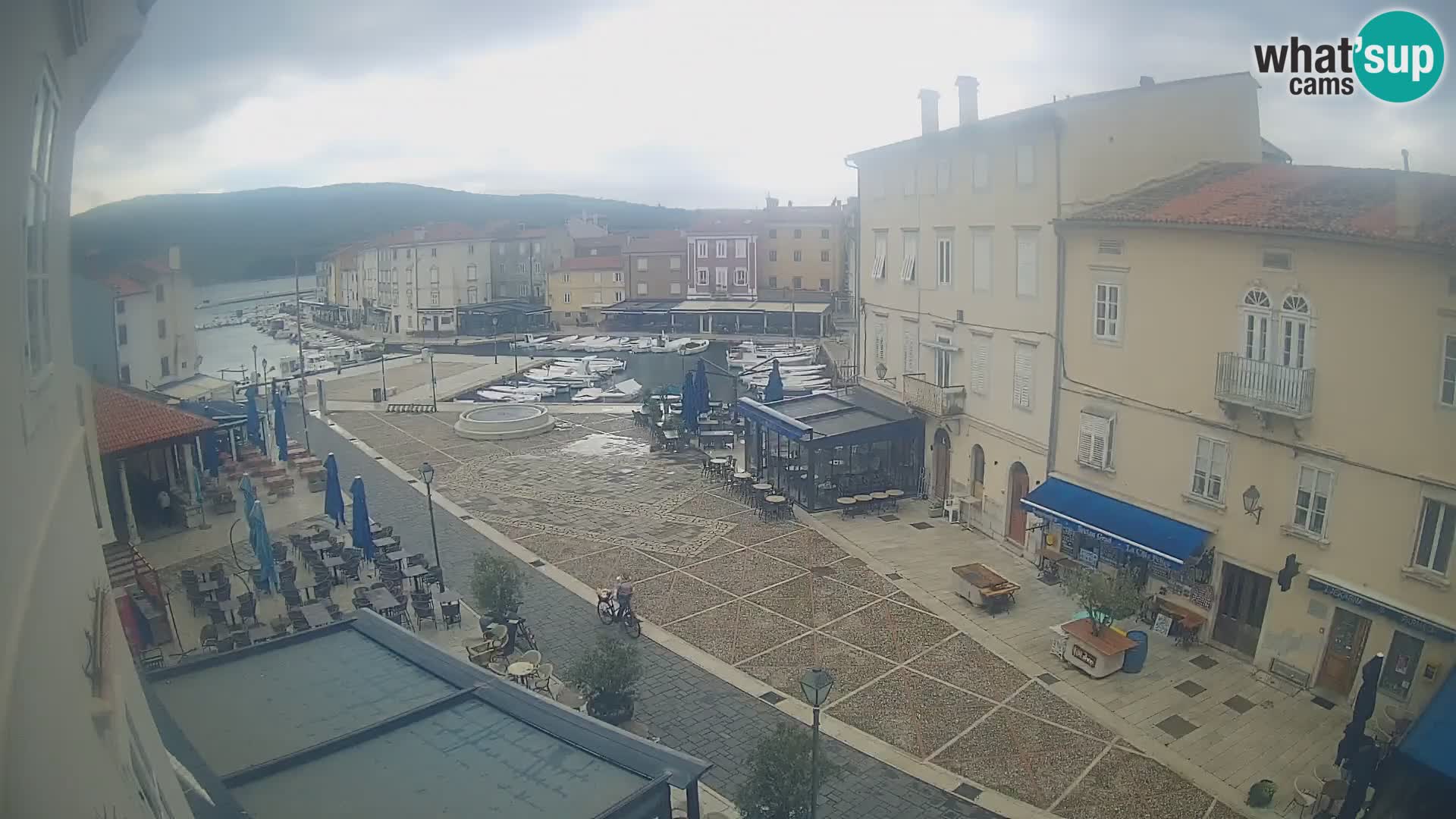 LIVE cam Cres city – place principale et “mandrač” – île de Cres – Croatie