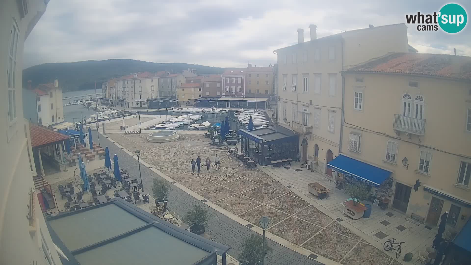 Kamera v ŽIVO Cres mesto – glavni trg in “mandrač” – otok Cres – Hrvaška