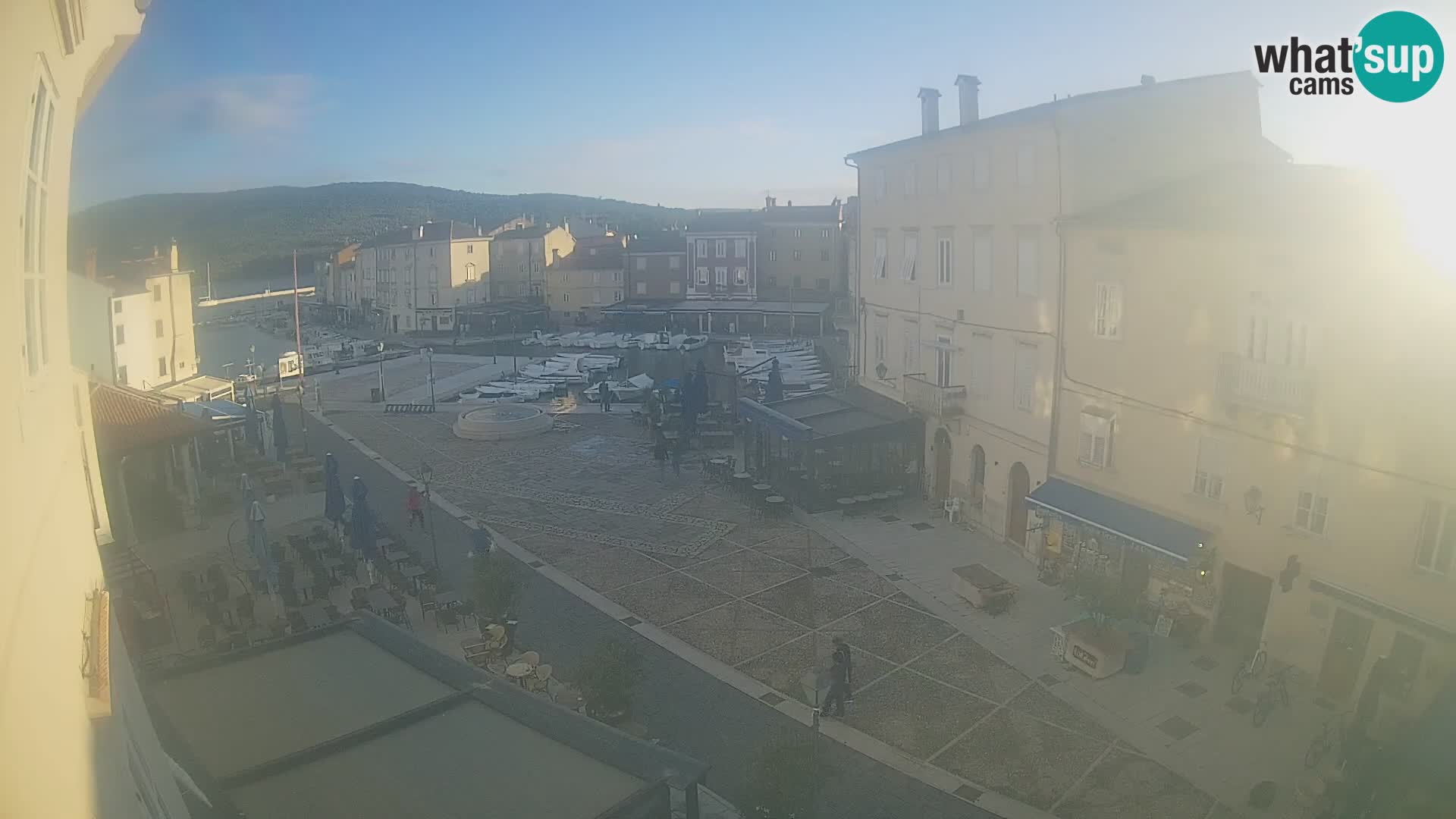 LIVE cam Cres Stadt – Hauptplatz und “mandrač” – Cres Insel – Kroatien