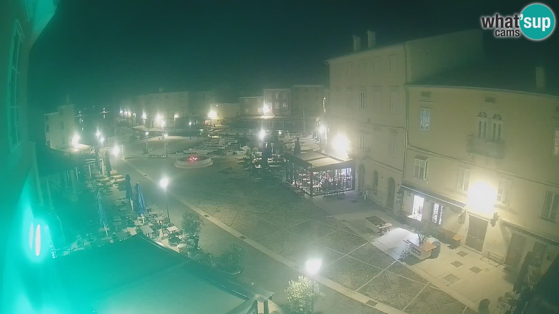 Web kamera Grad Cres – glavni trg i “mandrač” – otok Cres