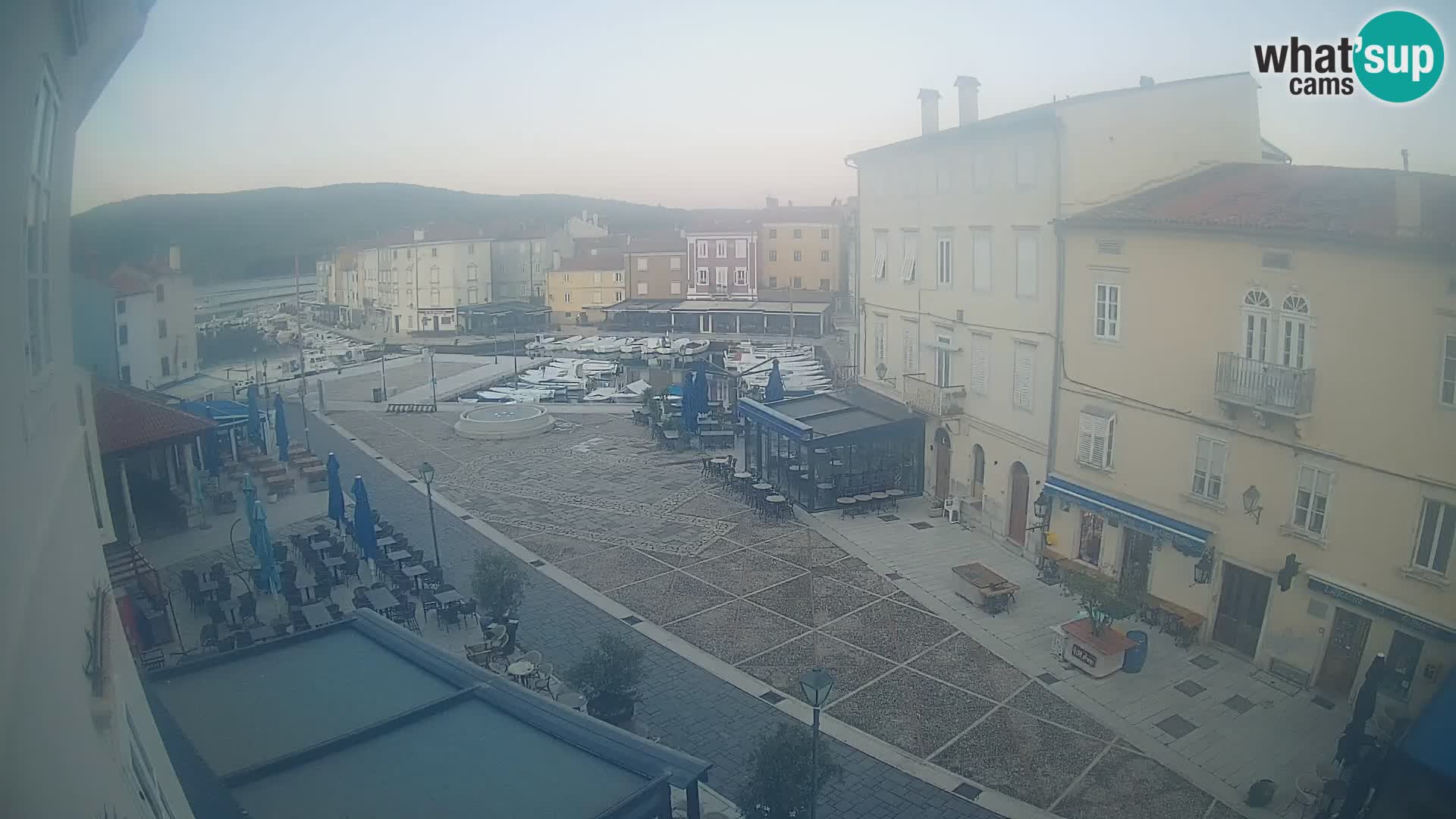 LIVE cam Cres Stadt – Hauptplatz und “mandrač” – Cres Insel – Kroatien