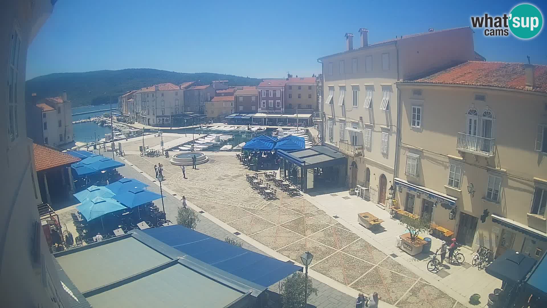Cámara en vivo ciudad de Cres – plaza principal y “mandrač” – isla de Cres – Croacia