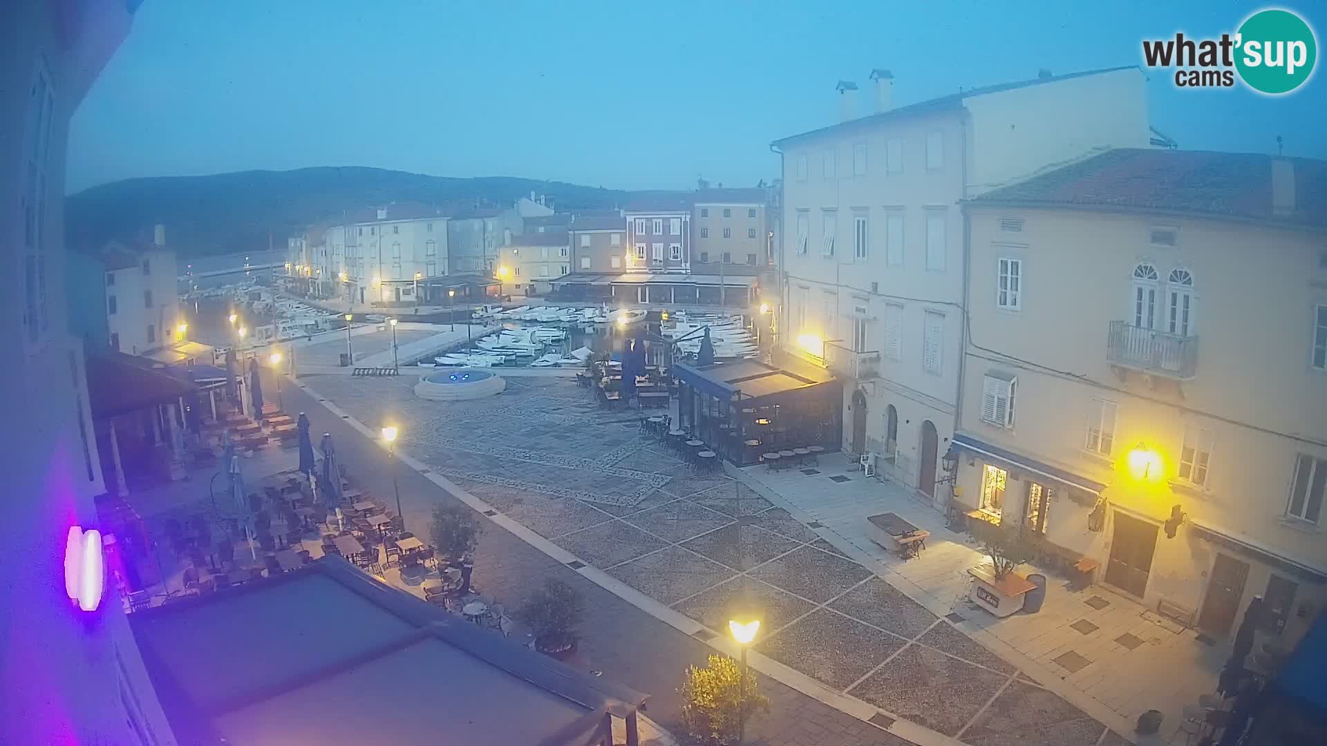 LIVE cam Cres città – piazza principale e “mandrač” – isola di Cherso – Croazia