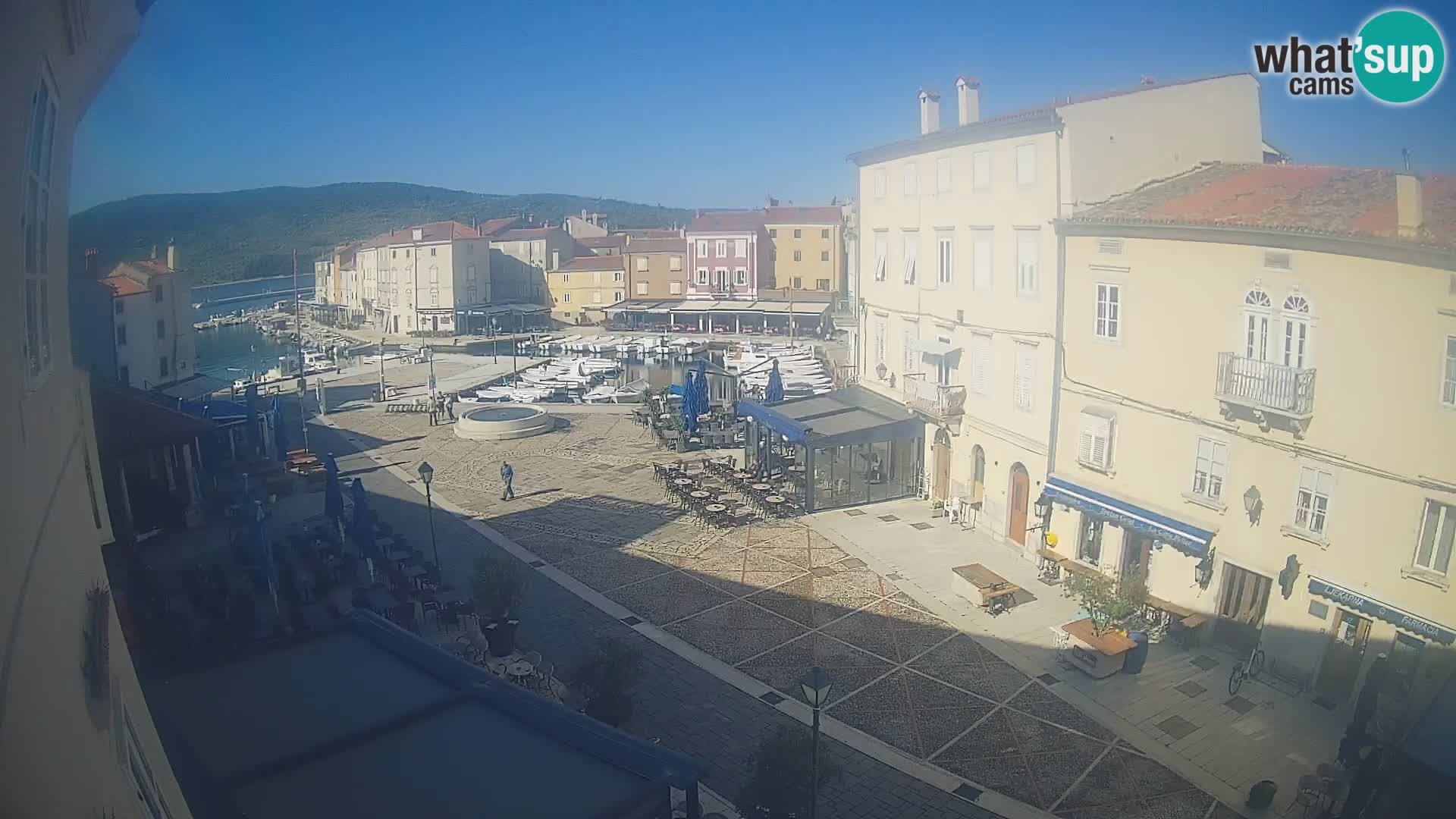 Cámara en vivo ciudad de Cres – plaza principal y “mandrač” – isla de Cres – Croacia