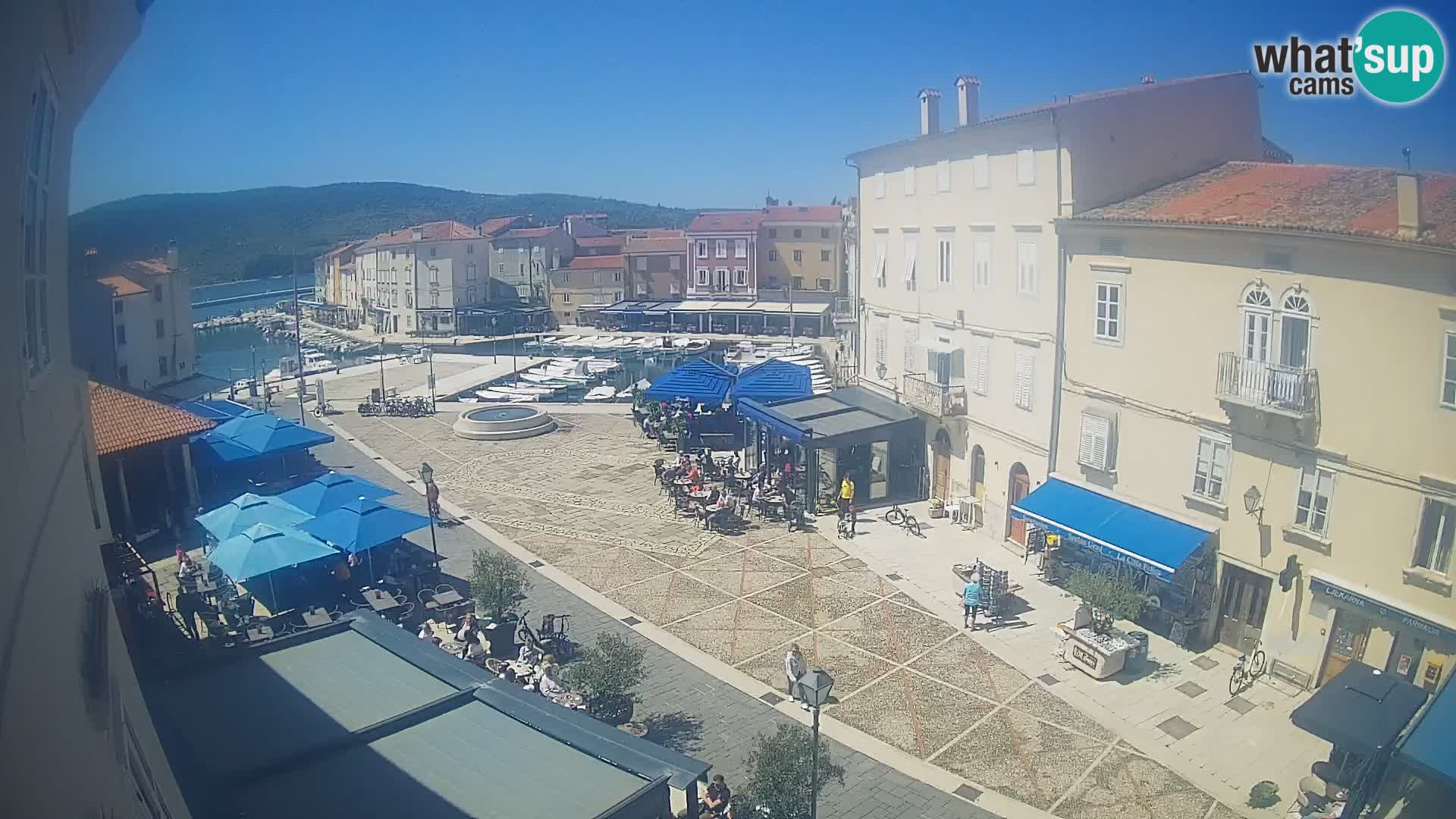 LIVE cam Cres city – place principale et “mandrač” – île de Cres – Croatie