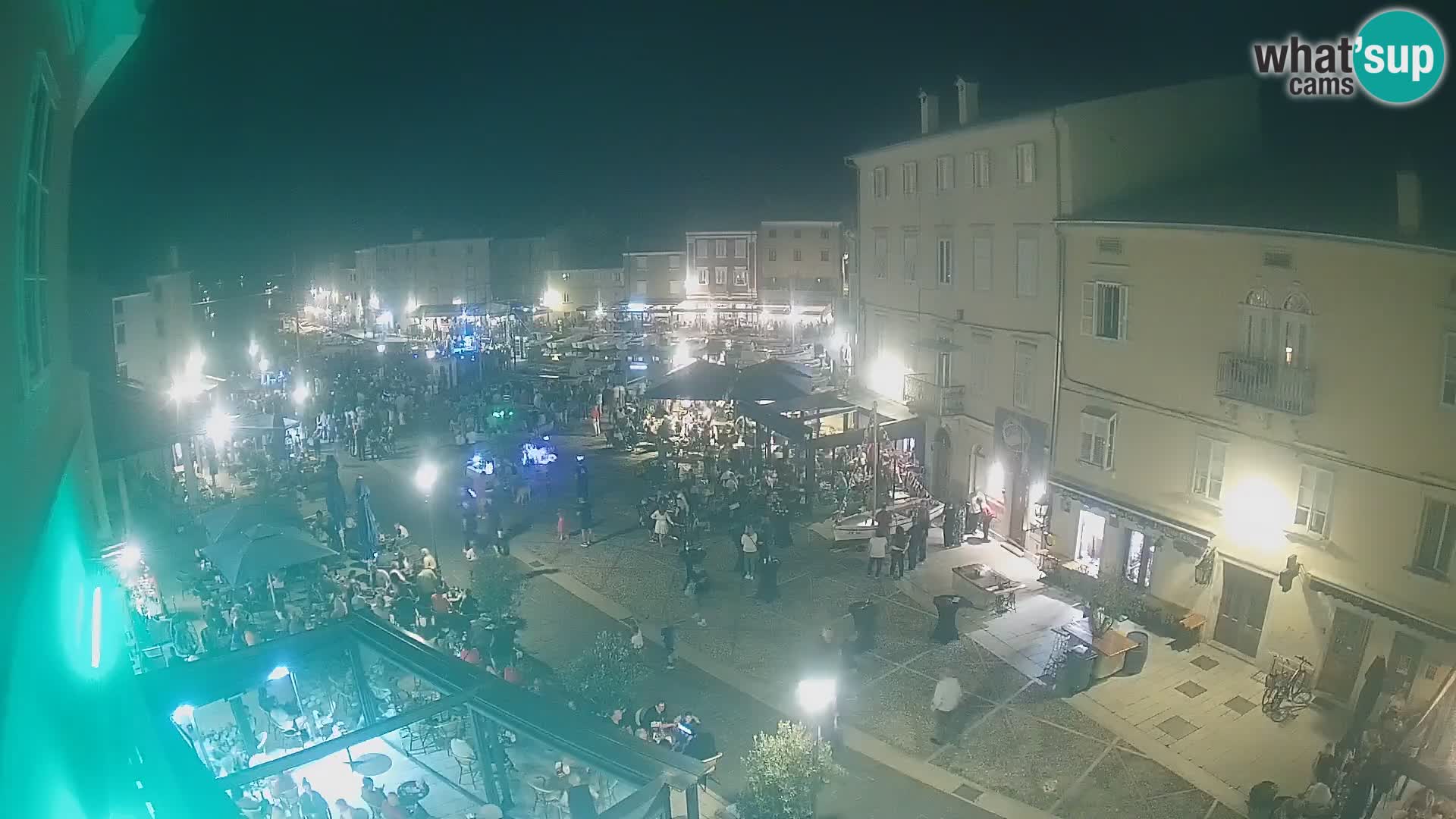 Cámara en vivo ciudad de Cres – plaza principal y “mandrač” – isla de Cres – Croacia