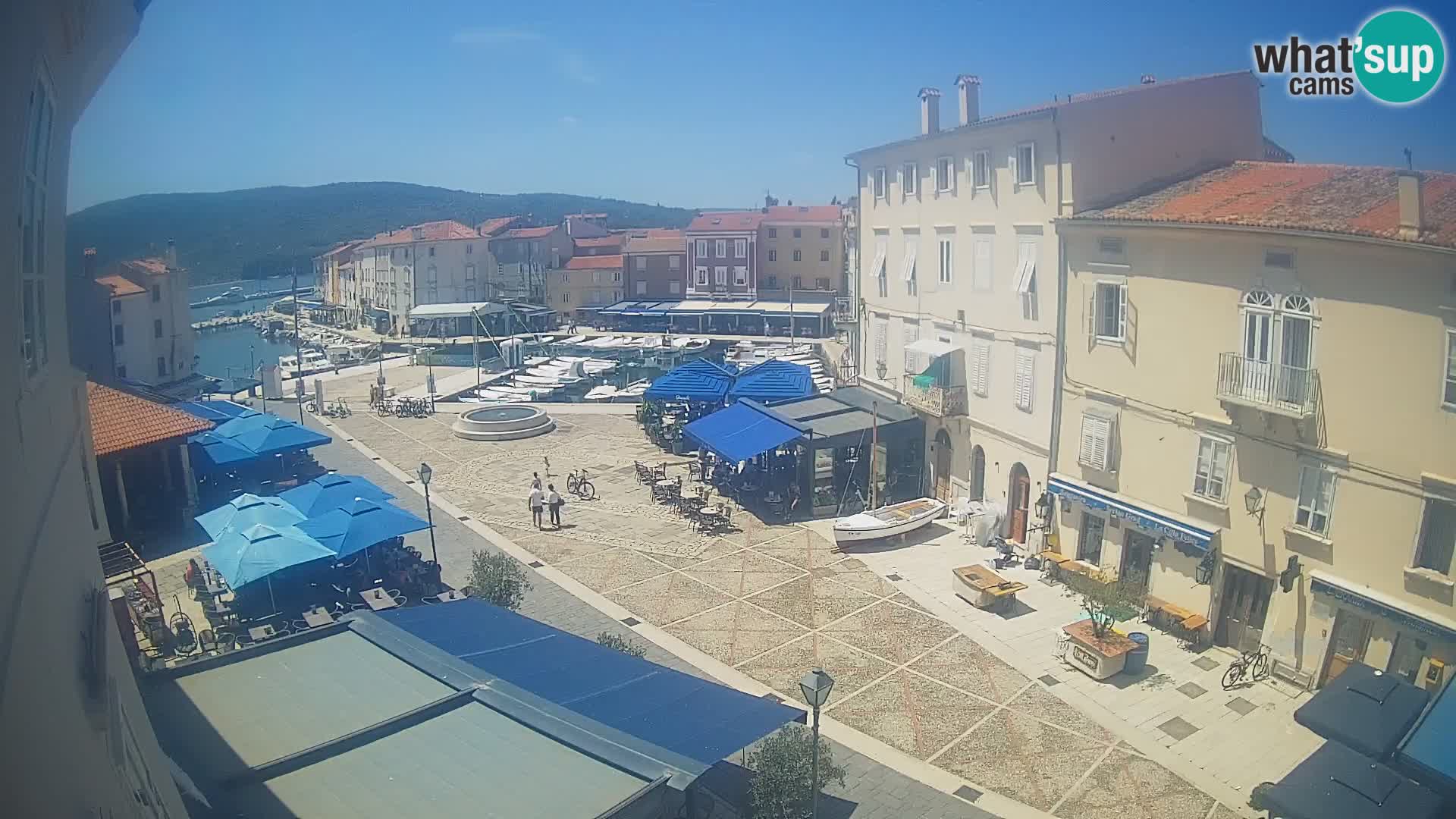 LIVE cam Cres city – place principale et “mandrač” – île de Cres – Croatie