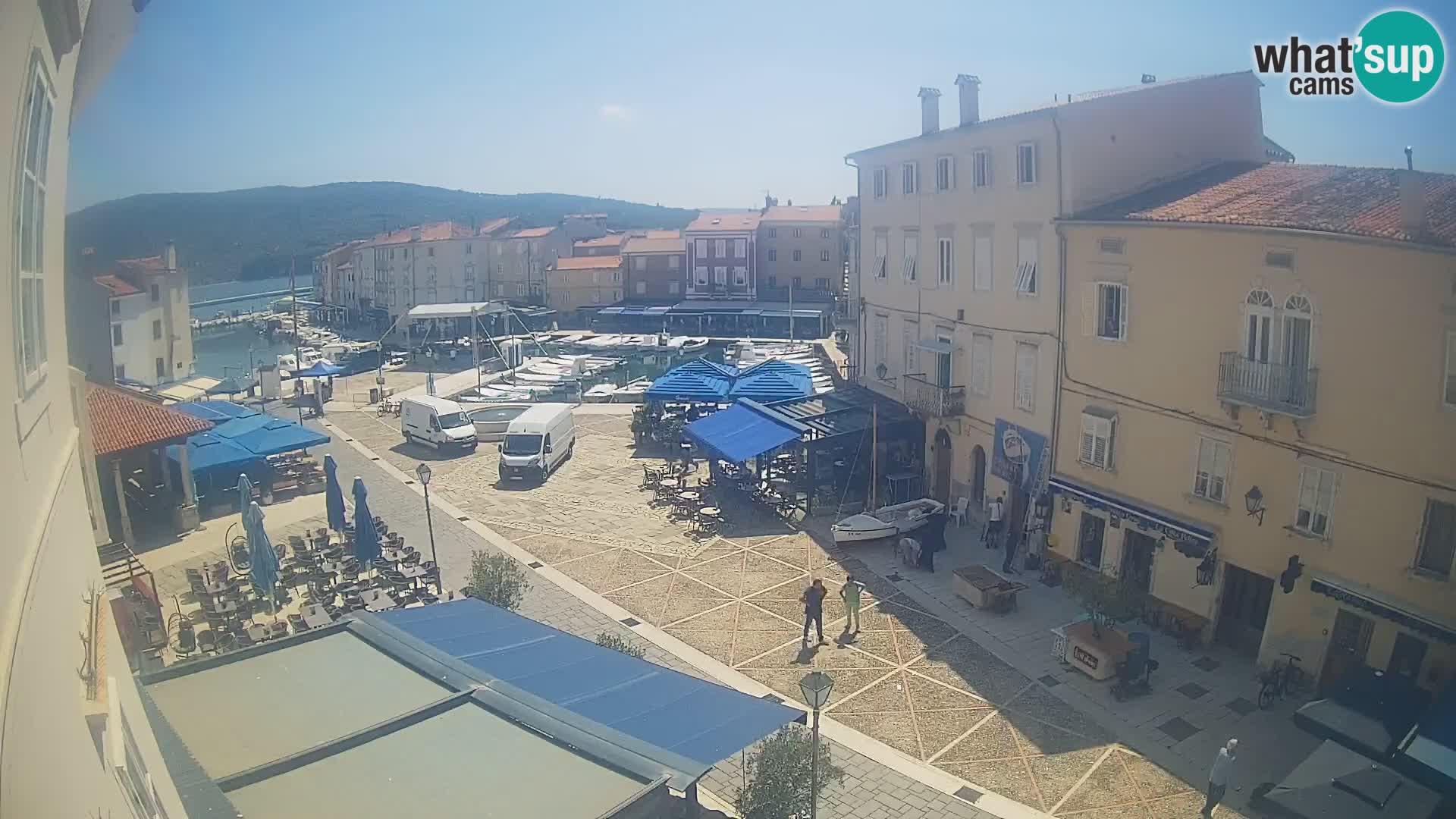 Kamera v ŽIVO Cres mesto – glavni trg in “mandrač” – otok Cres – Hrvaška