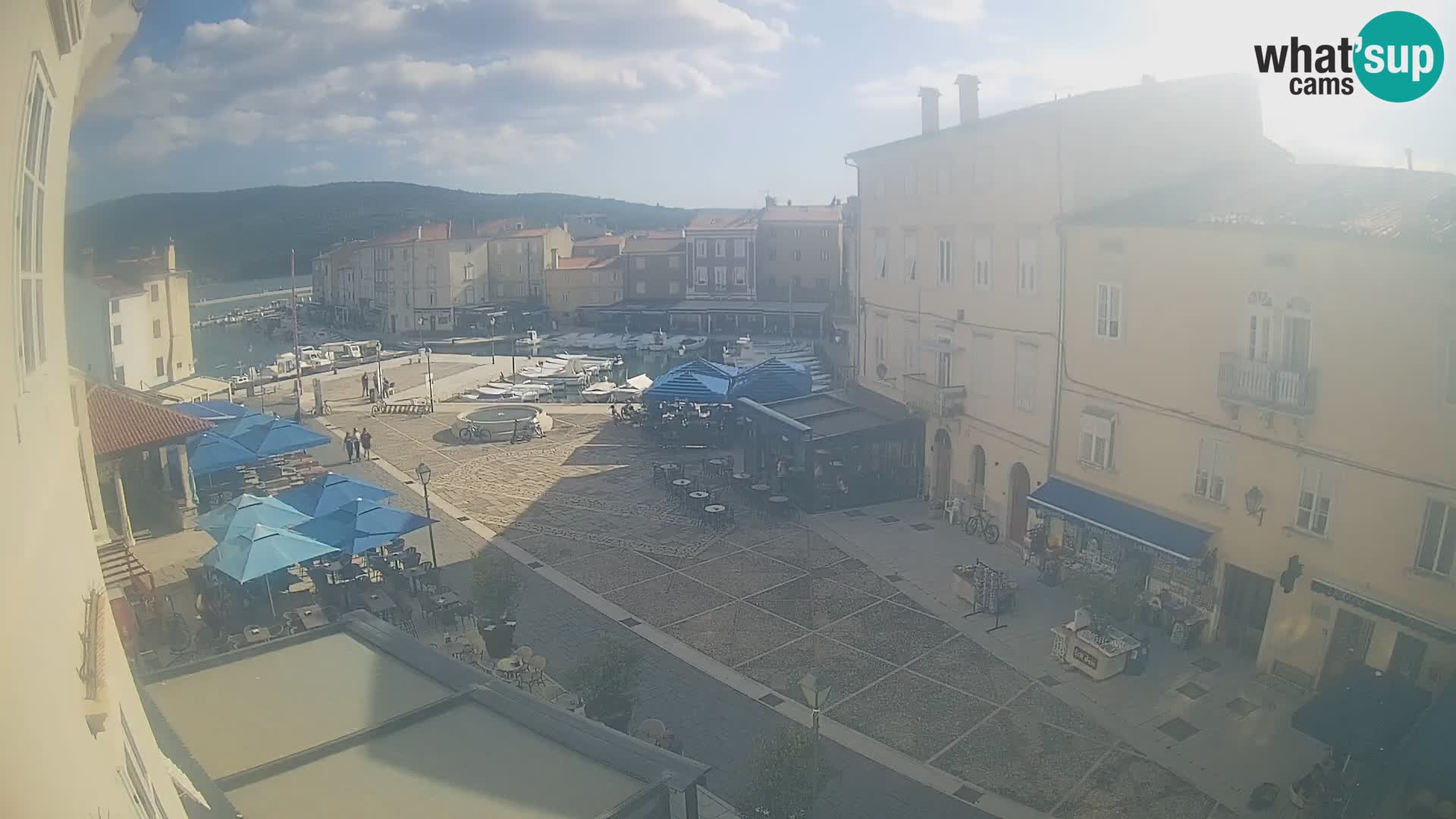 Cámara en vivo ciudad de Cres – plaza principal y “mandrač” – isla de Cres – Croacia
