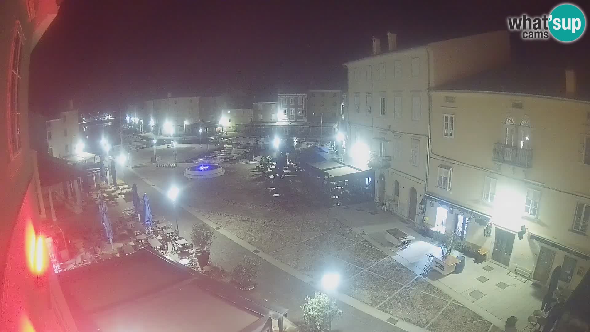 V ŽIVO spletna kamera Cres mesto – glavni trg in “mandrač” – otok Cres – Hrvaška