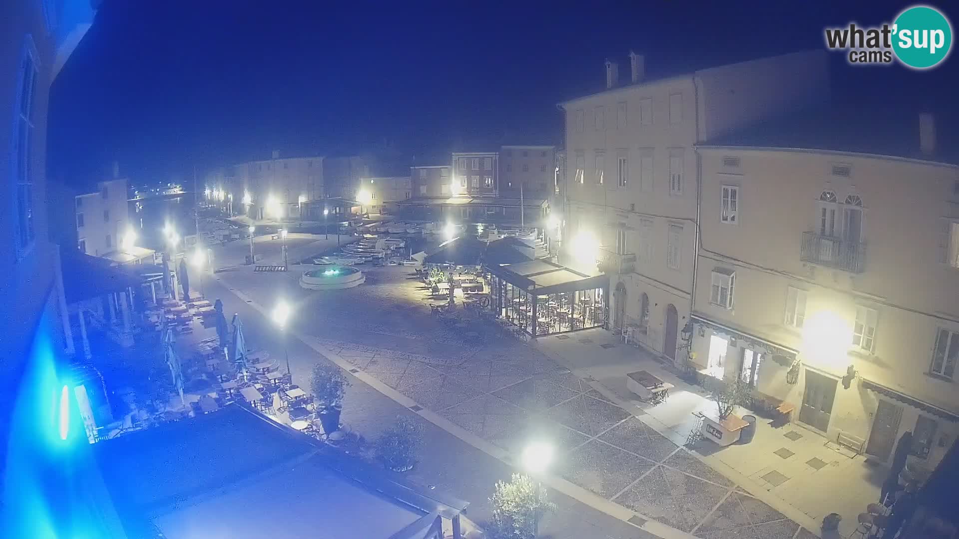 Cámara en vivo ciudad de Cres – plaza principal y “mandrač” – isla de Cres – Croacia