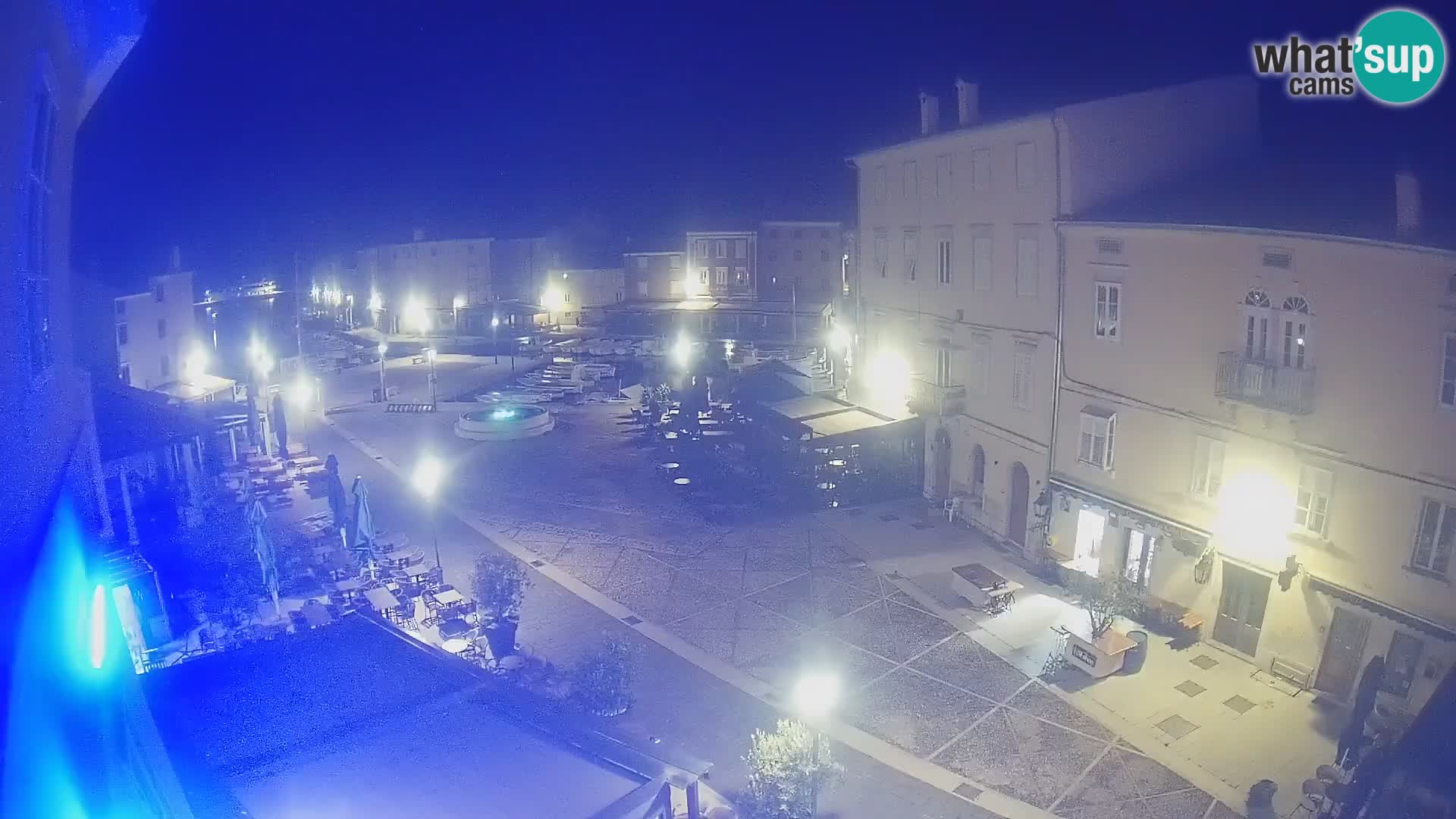 LIVE cam Cres city – place principale et “mandrač” – île de Cres – Croatie