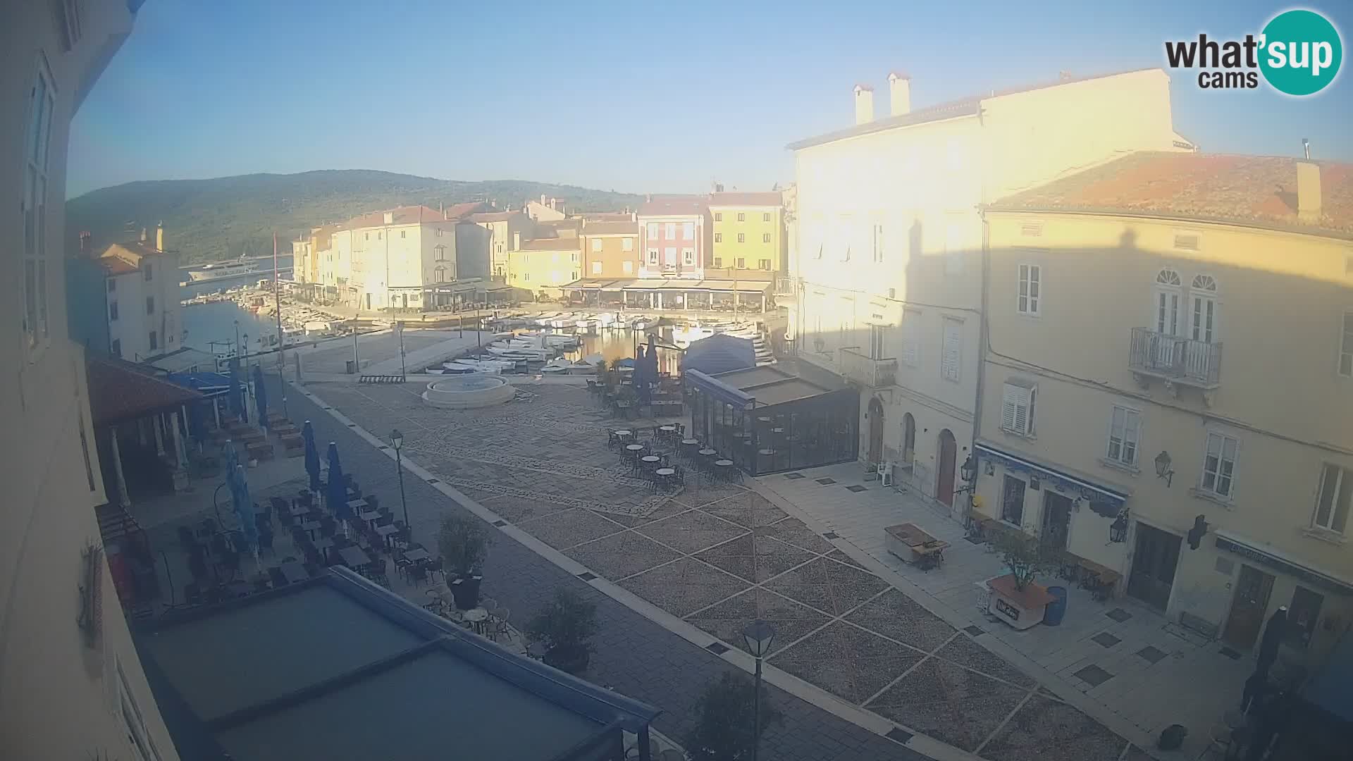 LIVE cam Cres città – piazza principale e “mandrač” – isola di Cherso – Croazia