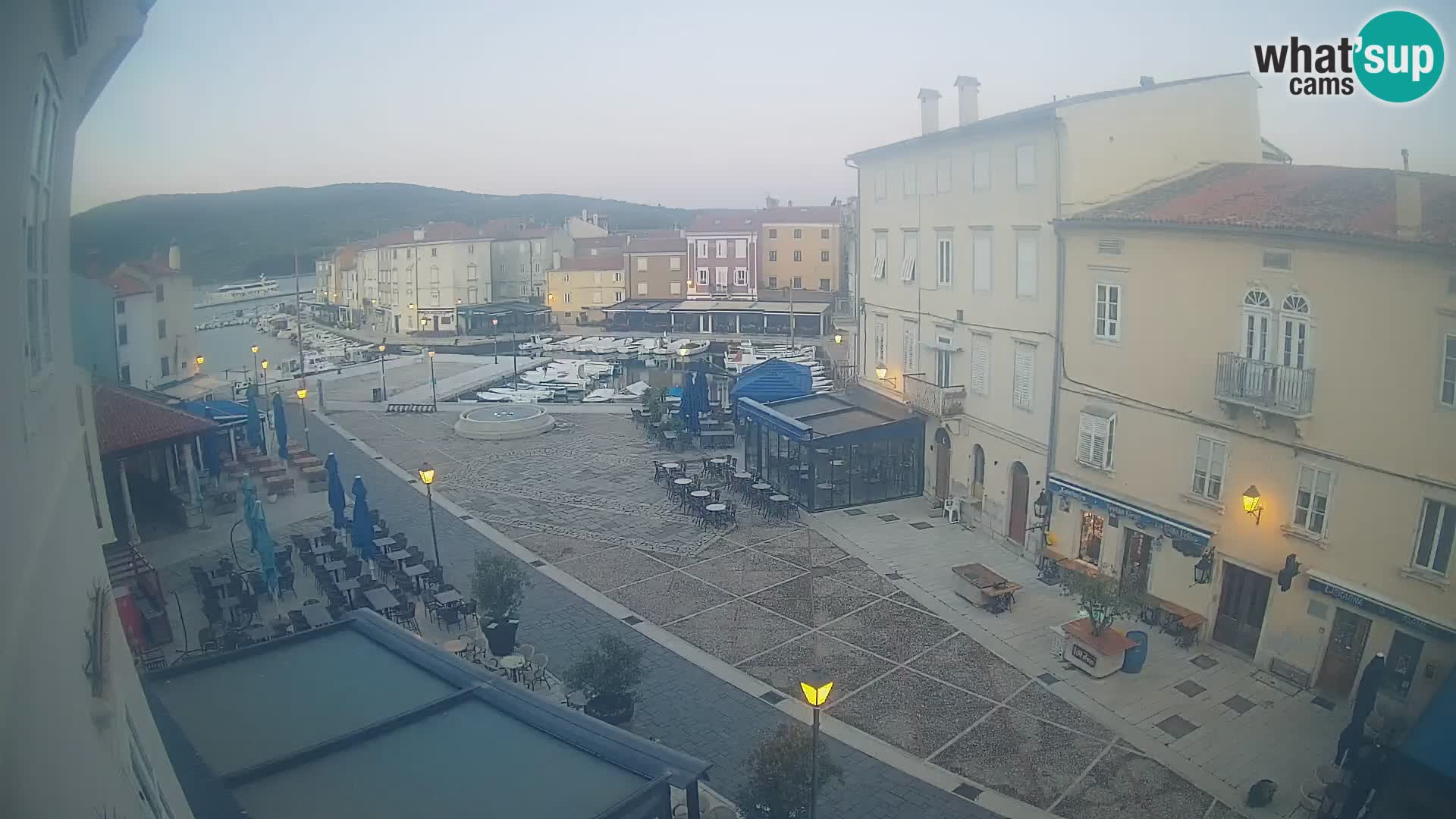 LIVE cam Cres Stadt – Hauptplatz und “mandrač” – Cres Insel – Kroatien