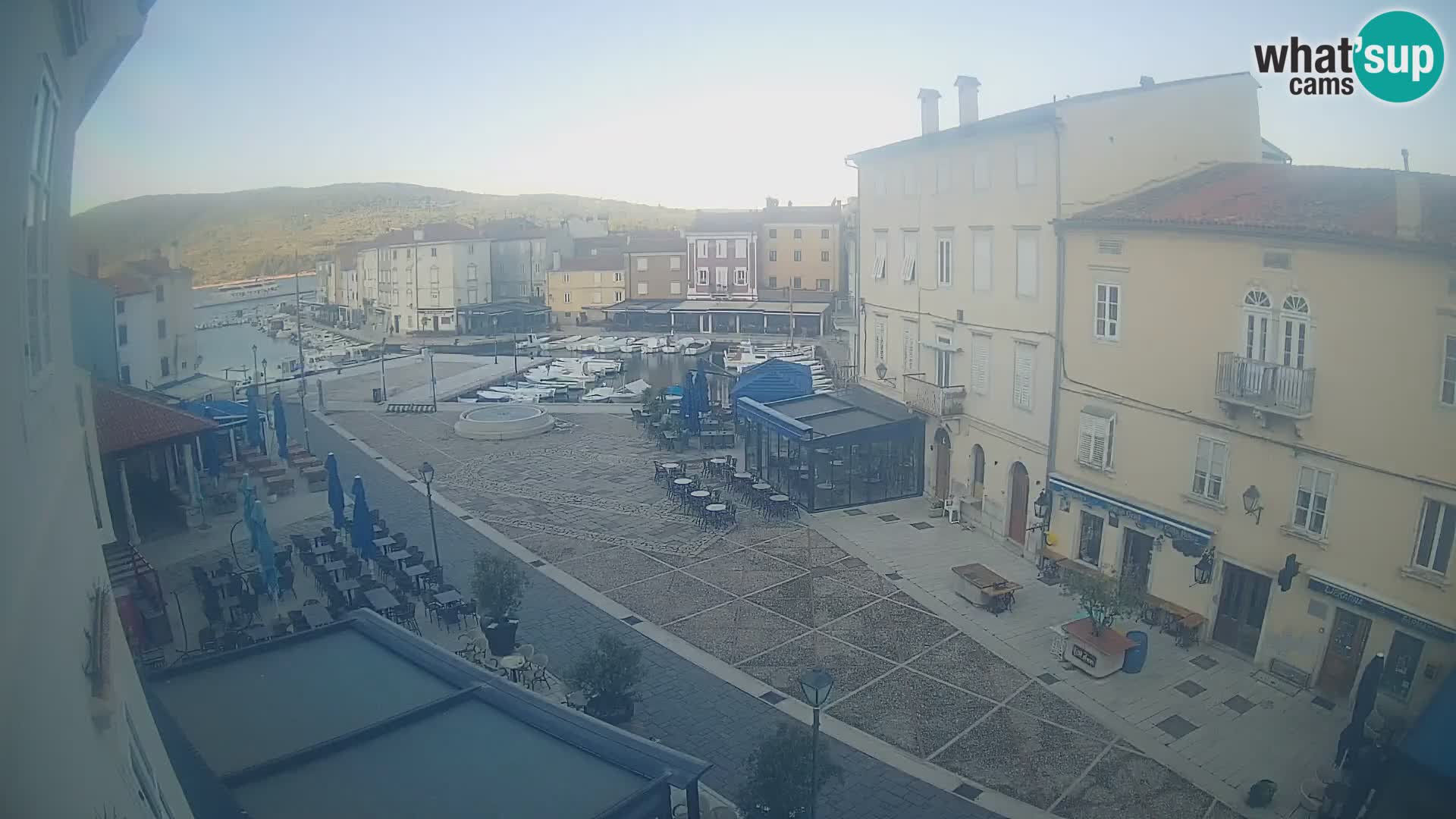 LIVE cam Cres Stadt – Hauptplatz und “mandrač” – Cres Insel – Kroatien