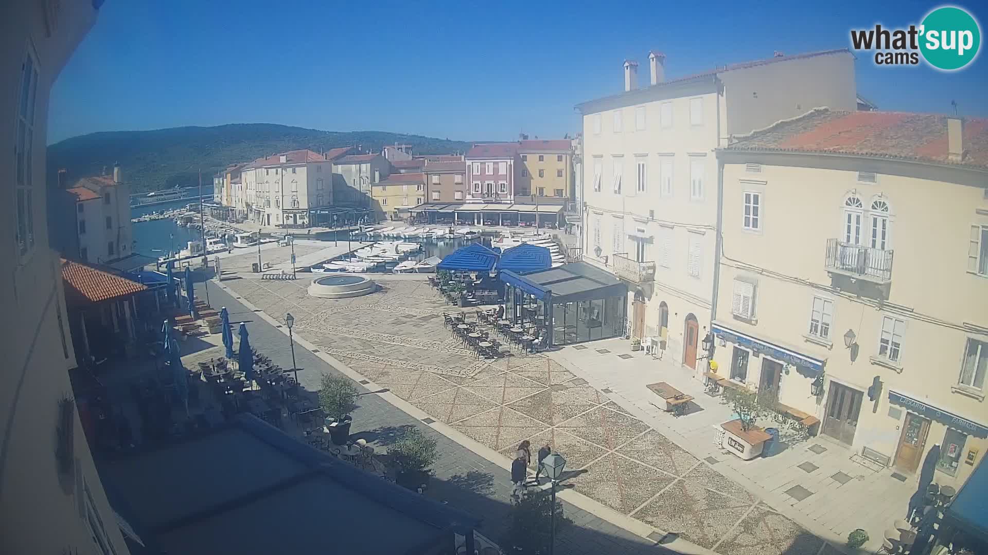LIVE cam Cres city – place principale et “mandrač” – île de Cres – Croatie