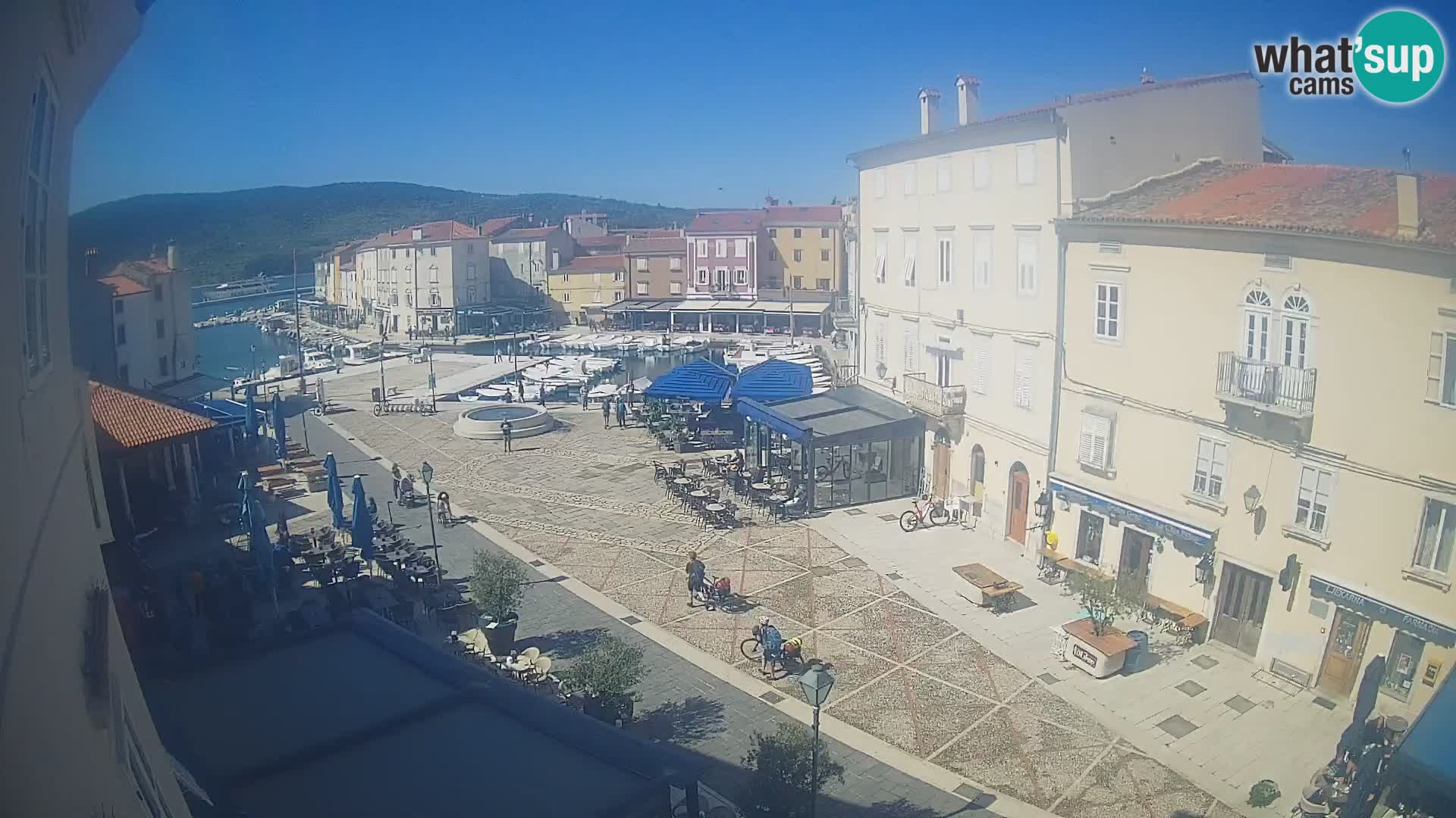 LIVE cam Cres city – place principale et “mandrač” – île de Cres – Croatie