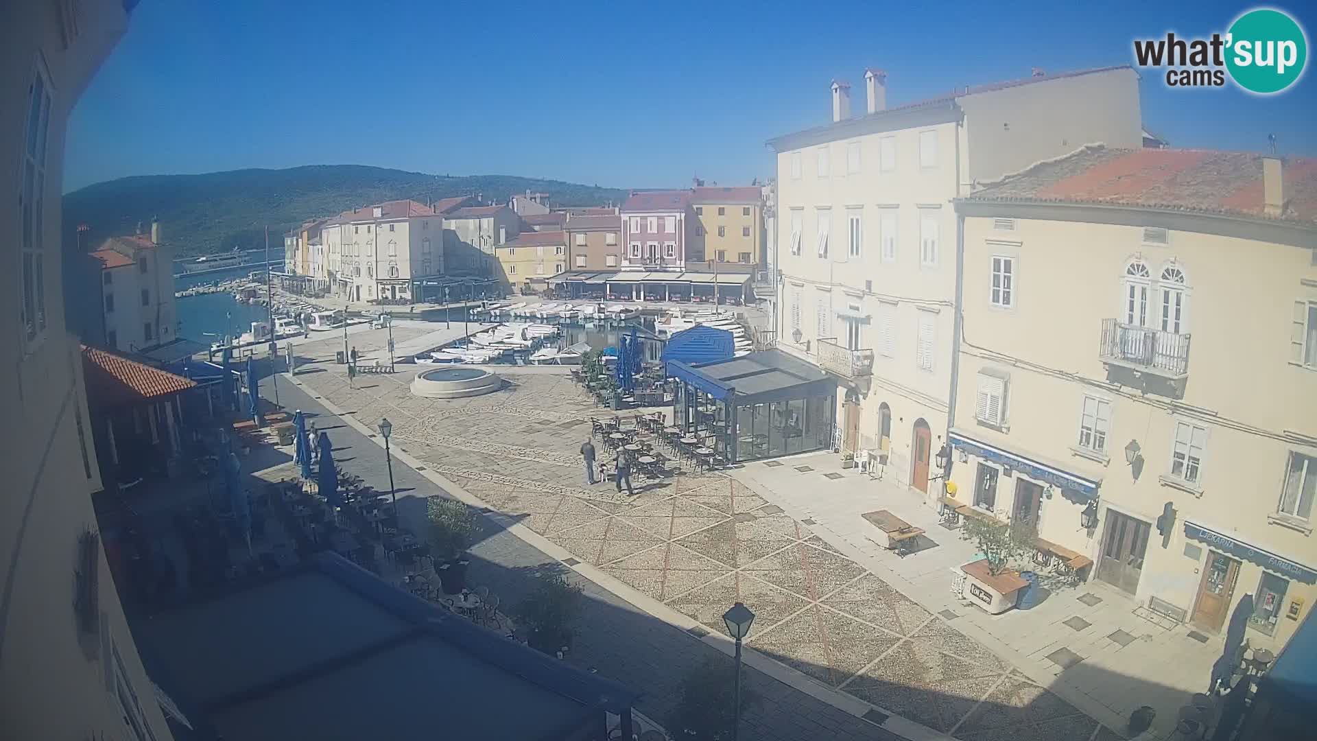 LIVE cam Cres city – place principale et “mandrač” – île de Cres – Croatie