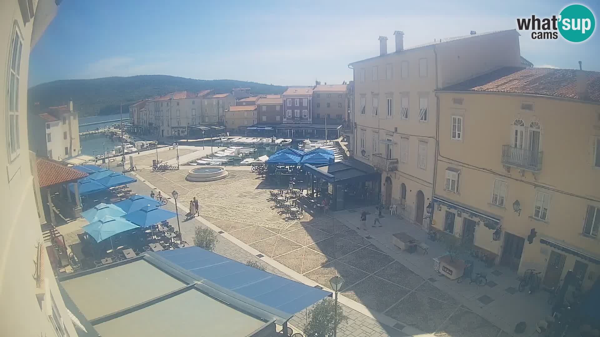 Cámara en vivo ciudad de Cres – plaza principal y “mandrač” – isla de Cres – Croacia