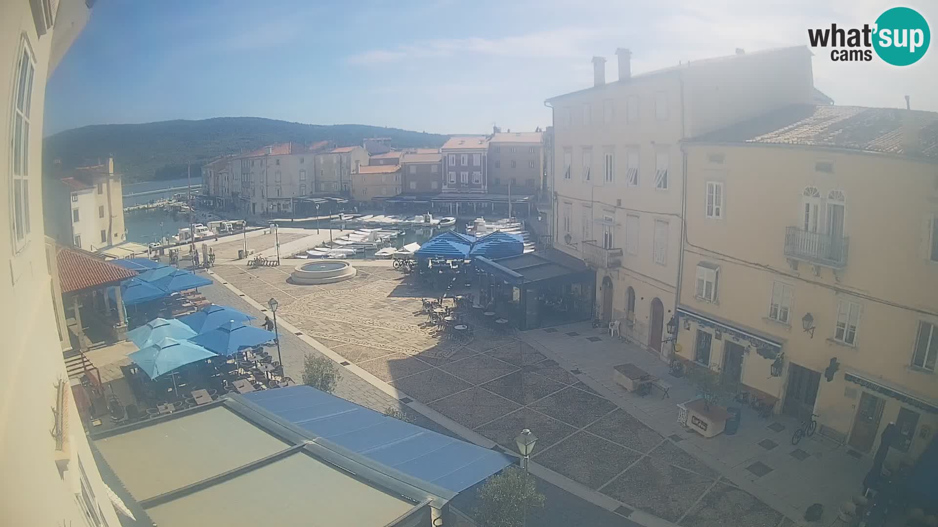 LIVE cam Cres Stadt – Hauptplatz und “mandrač” – Cres Insel – Kroatien