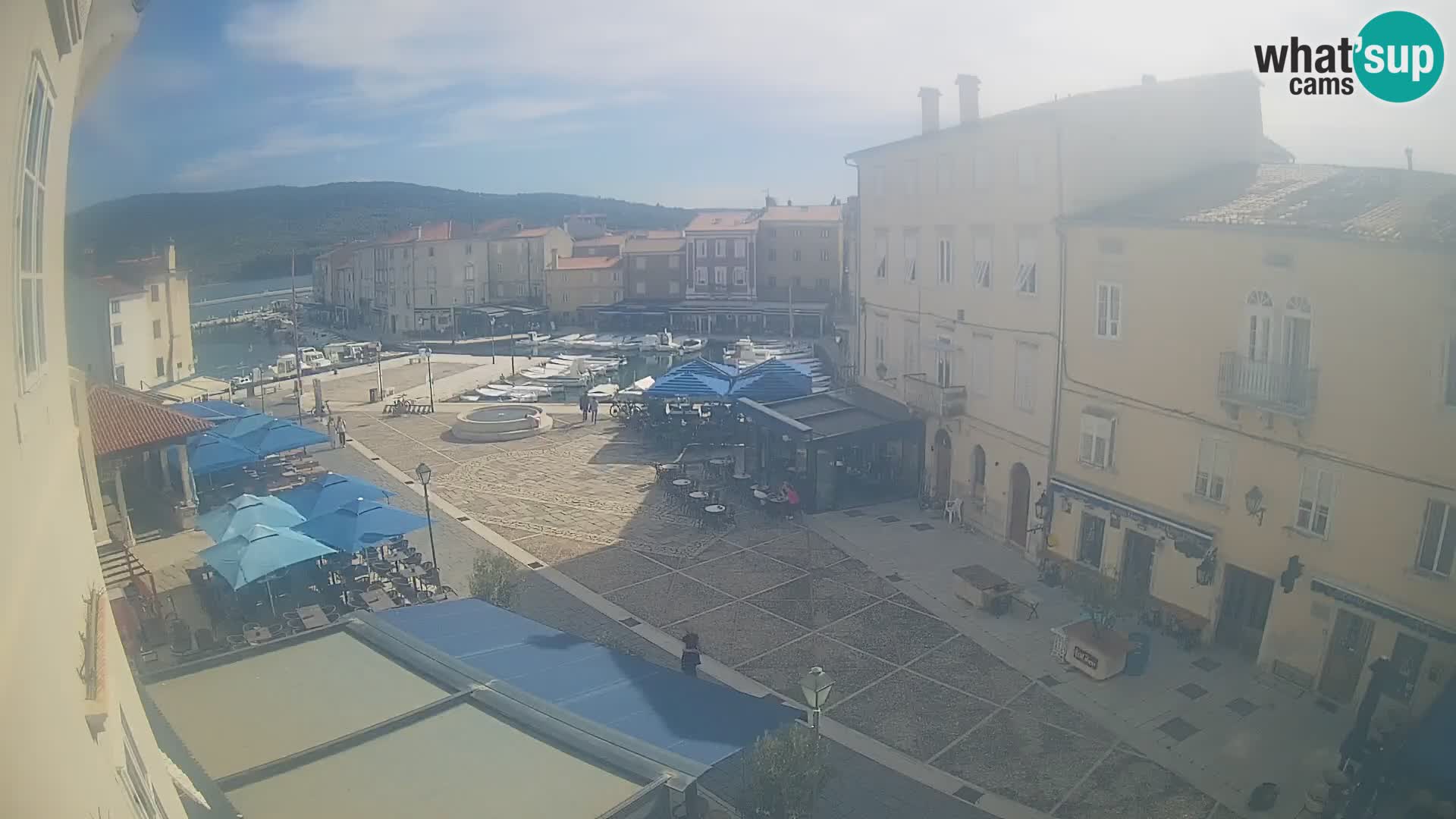 Cámara en vivo ciudad de Cres – plaza principal y “mandrač” – isla de Cres – Croacia